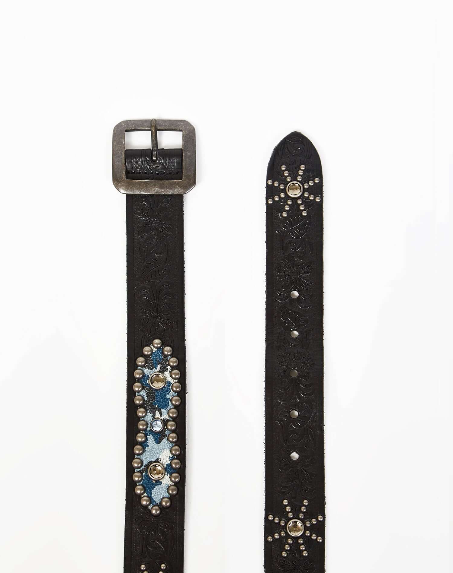 ARMY BELT Black leather belt with carved details. Studded inserts with camo print and rhinestones. Squared zamac buckle. Height: 3,5 cm. Made in Italy. HTC LOS ANGELES