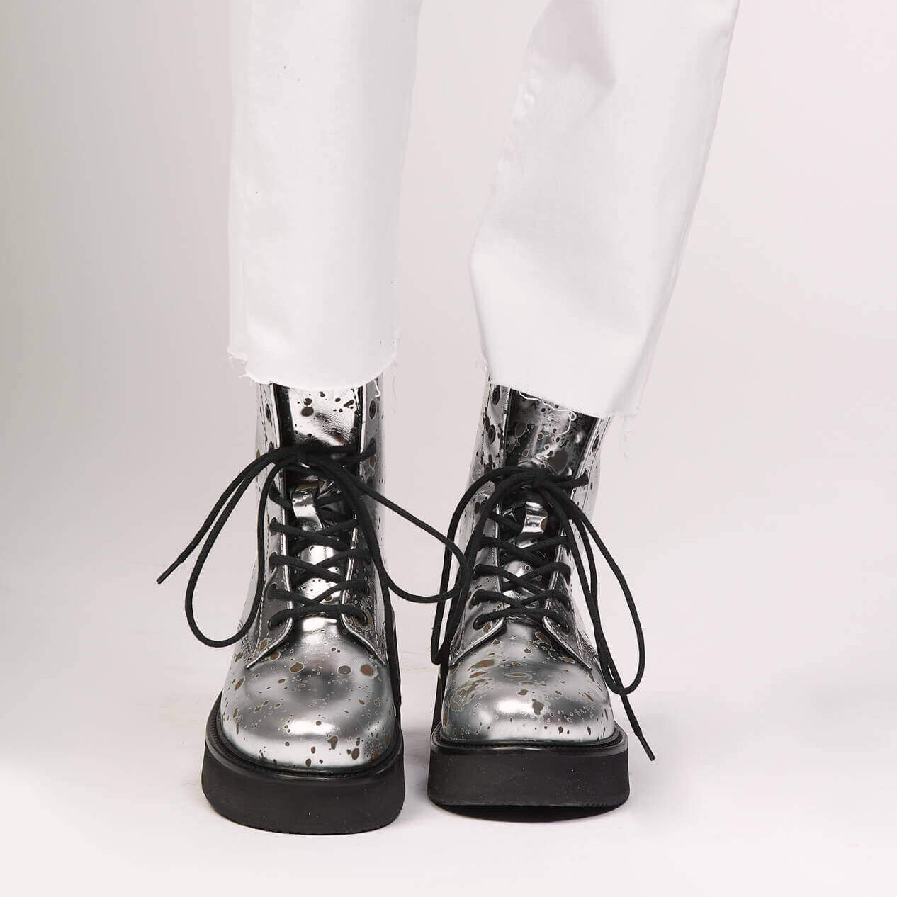 htclosangeles ARMY MOON BOOT ARMY MOON BOOT Silver leather boots. Black laces. Sole height: 4 cm. Made in Italy. Hollywood Trading Company Hollywood Trading Company