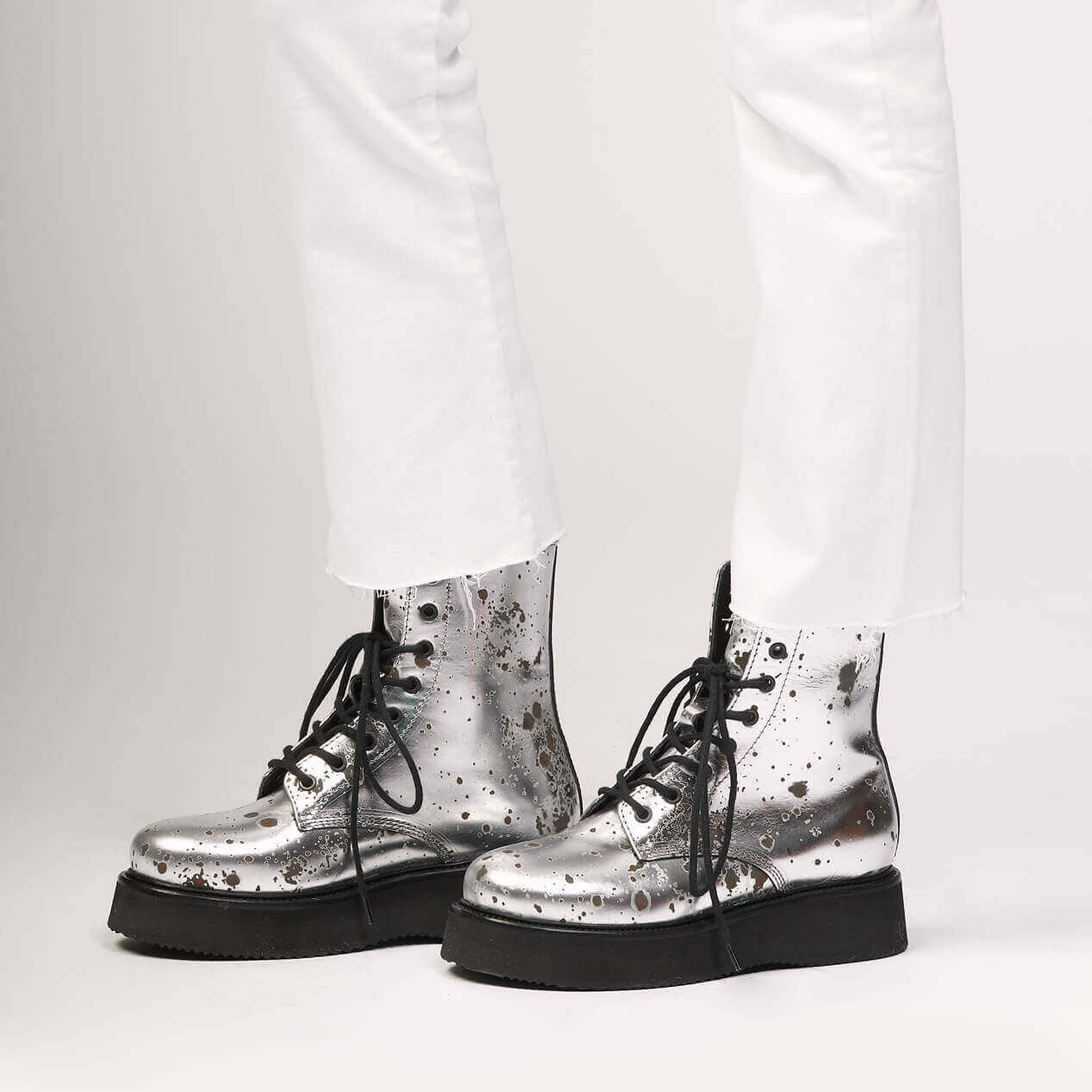 htclosangeles ARMY MOON BOOT ARMY MOON BOOT Silver leather boots. Black laces. Sole height: 4 cm. Made in Italy. Hollywood Trading Company Hollywood Trading Company