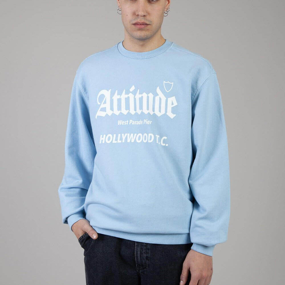 Hollywood Trading Company ATTITUDE CREWNECK AZURE ATTITUDE CREWNECK AZURE Regular fit sweater with printed logo on the front. Composition: 100% Cotton SWEATERS Hollywood Trading Company Hollywood Trading Company