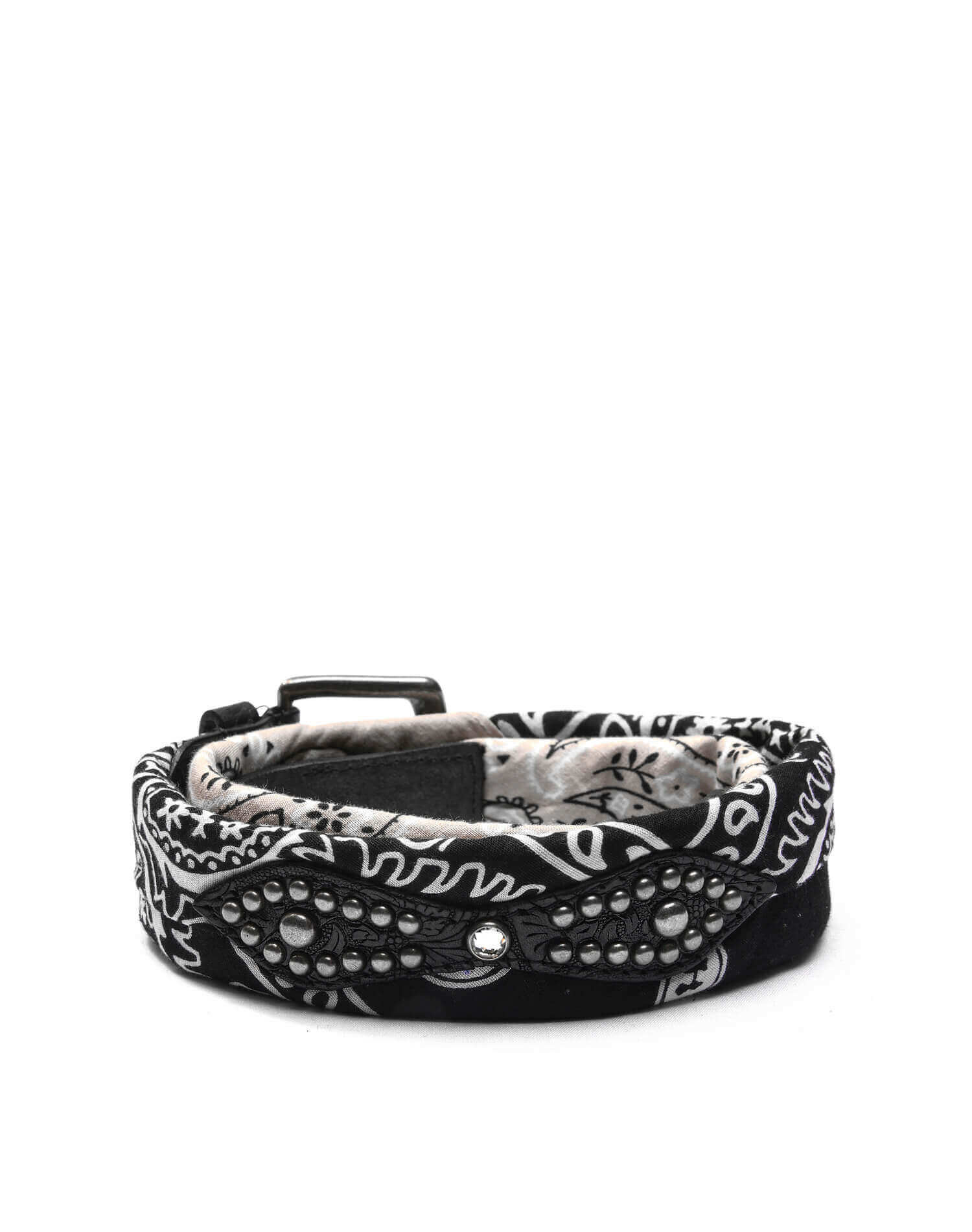 BANDANA BELT Black carved leather belt, paisley black and beige bandanas with studs and leather details. Height: 3,5 cm. Made in Italy. HTC LOS ANGELES