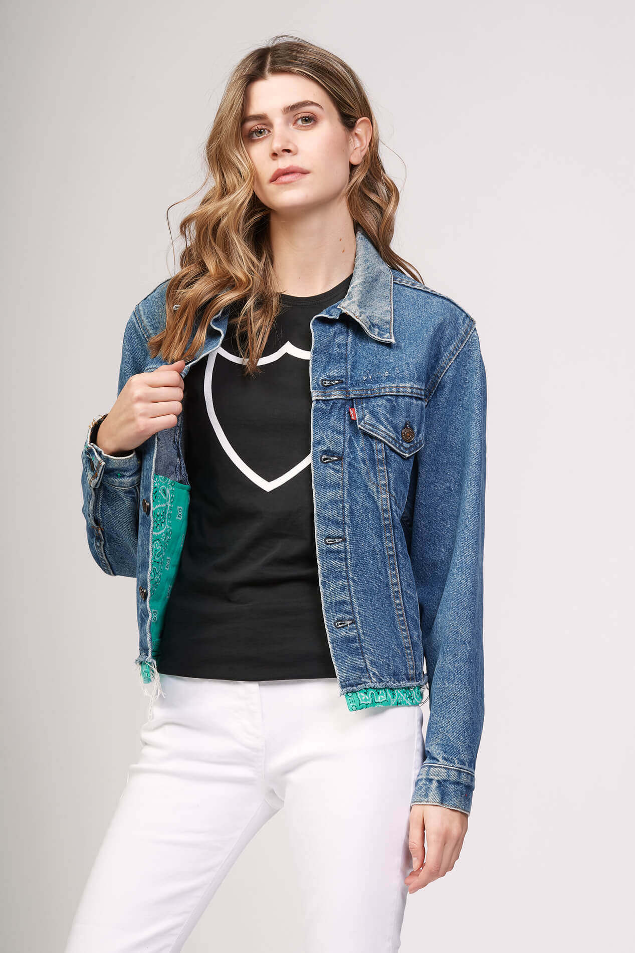 BANDANA DENIM JACKET Levi's vintage denim jacket. Customized jacket with vintage bandana applicated inside. Every piece is 'one of a kind', designed using handcrafted materials. As a result of this process there will be variations in the shade of the colo
