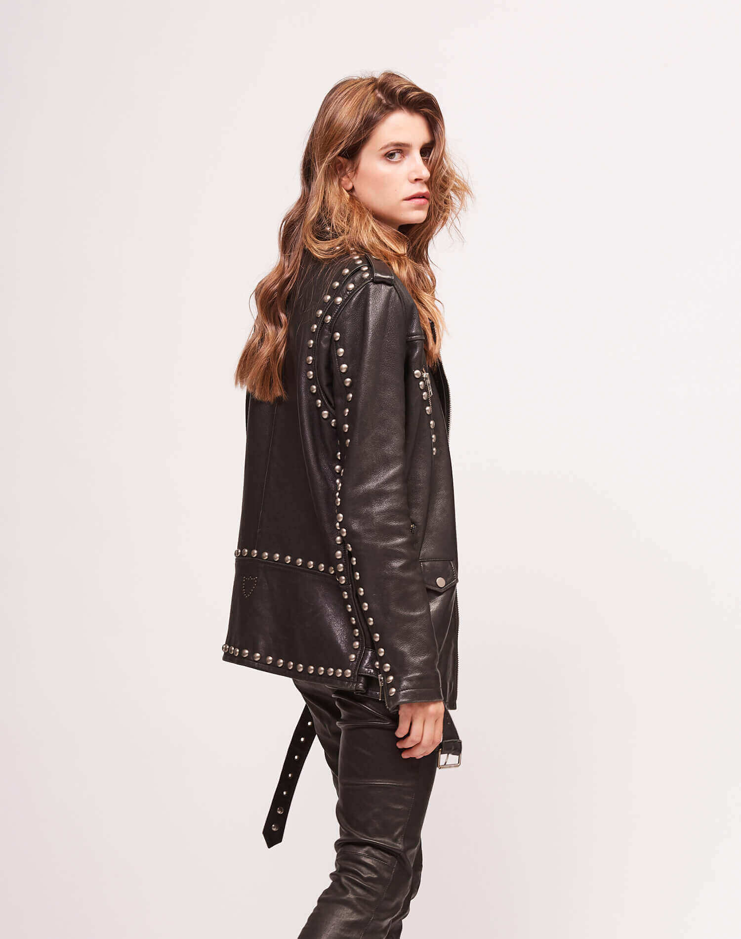 BONNIE JACKET Black leather studded jacket. Central zip closure. Side and frontal pockets with zip closure. 100% leather. Made in Italy. HTC LOS ANGELES