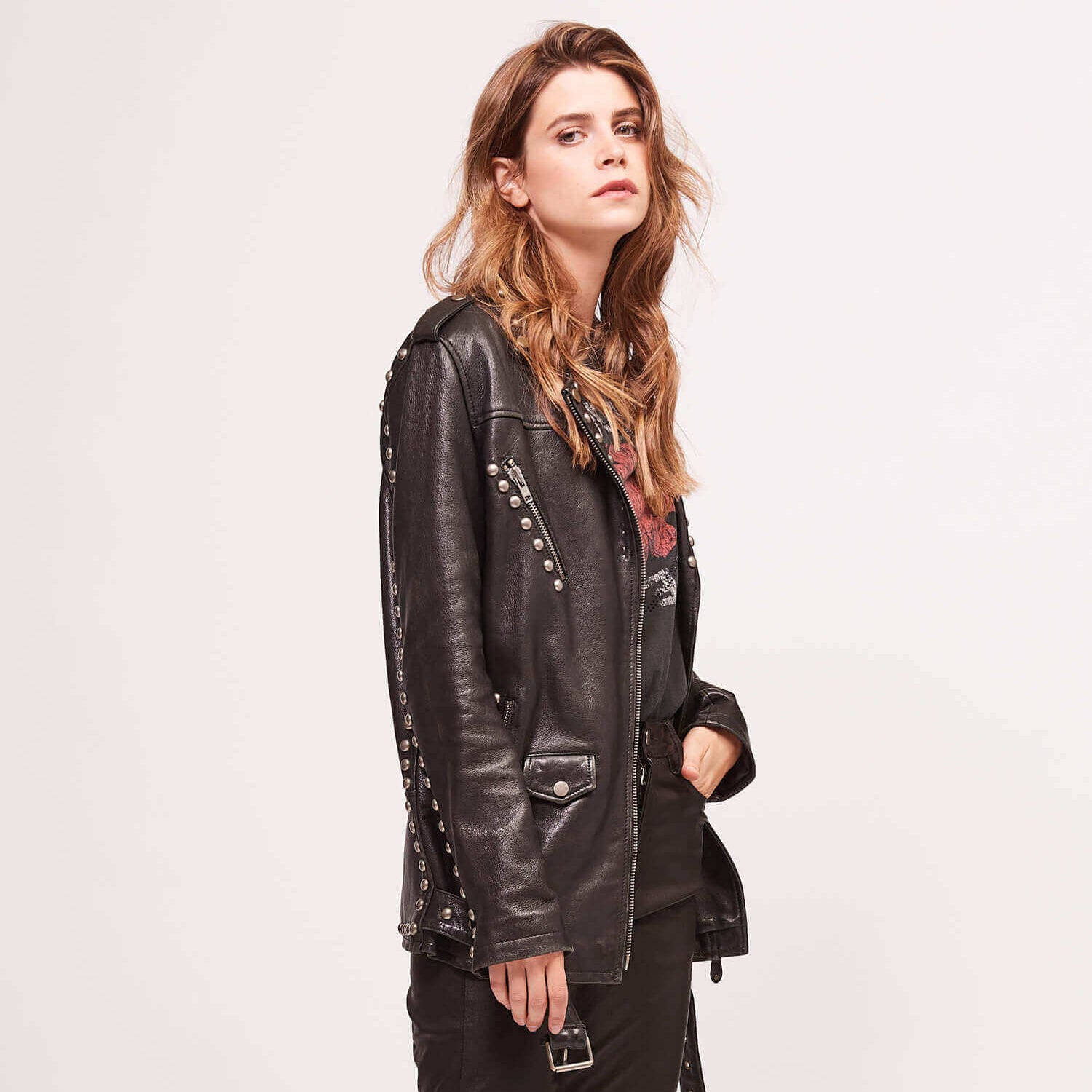 Hollywood Trading Company BONNIE JACKET BONNIE JACKET Black leather studded jacket. Central zip closure. Side and frontal pockets with zip closure. 100% leather. Made in Italy. Hollywood Trading Company Hollywood Trading Company