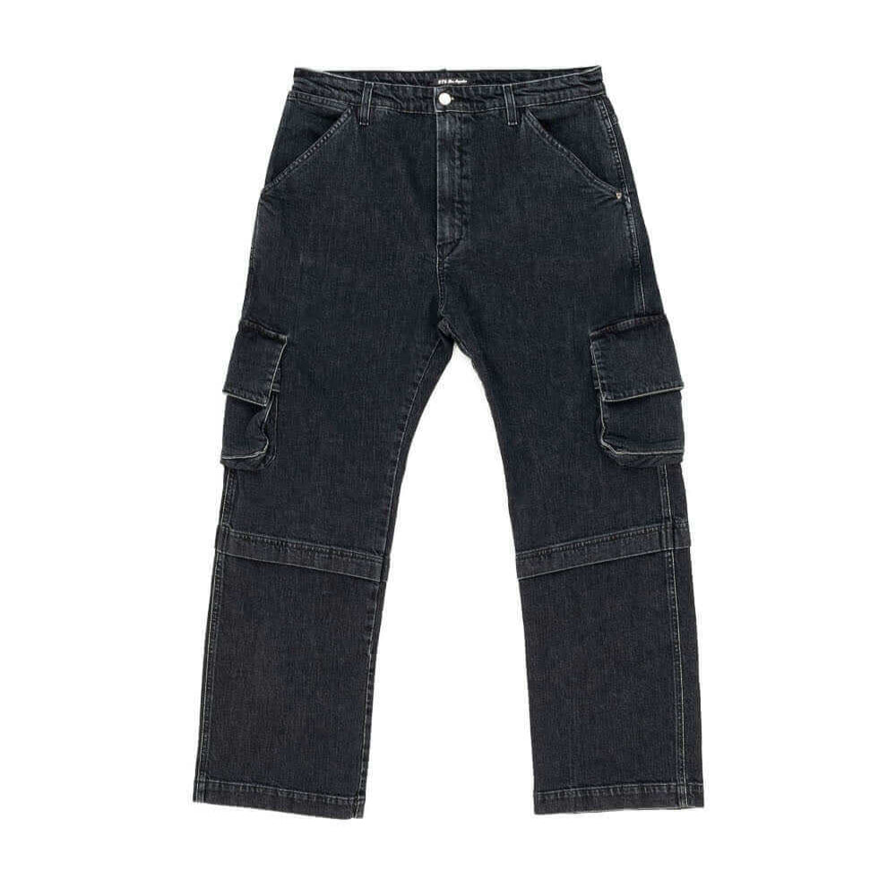 Hollywood Trading Company CARGO CARGO Black cargo jeans with front button and zip closure. Frontal and lateral pockets. Back leather logo patch.. Composition: 100% Cotton Hollywood Trading Company Hollywood Trading Company