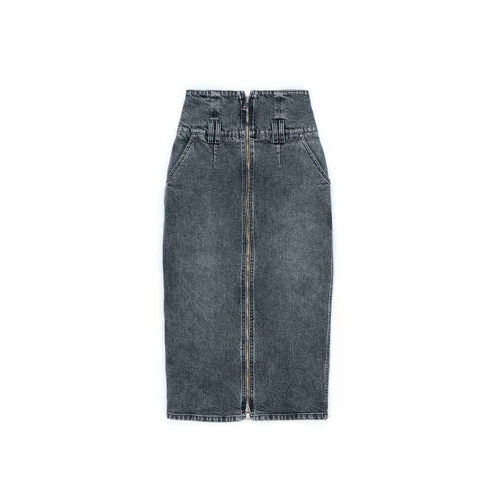 HTC LOS ANGELES CARGO LONGUETTE SKIRT CARGO LONGUETTE SKIRT Denim longuette skirt with front zip closure. Front and back pockets. High waist. Composition: 100% Cotton Hollywood Trading Company Hollywood Trading Company