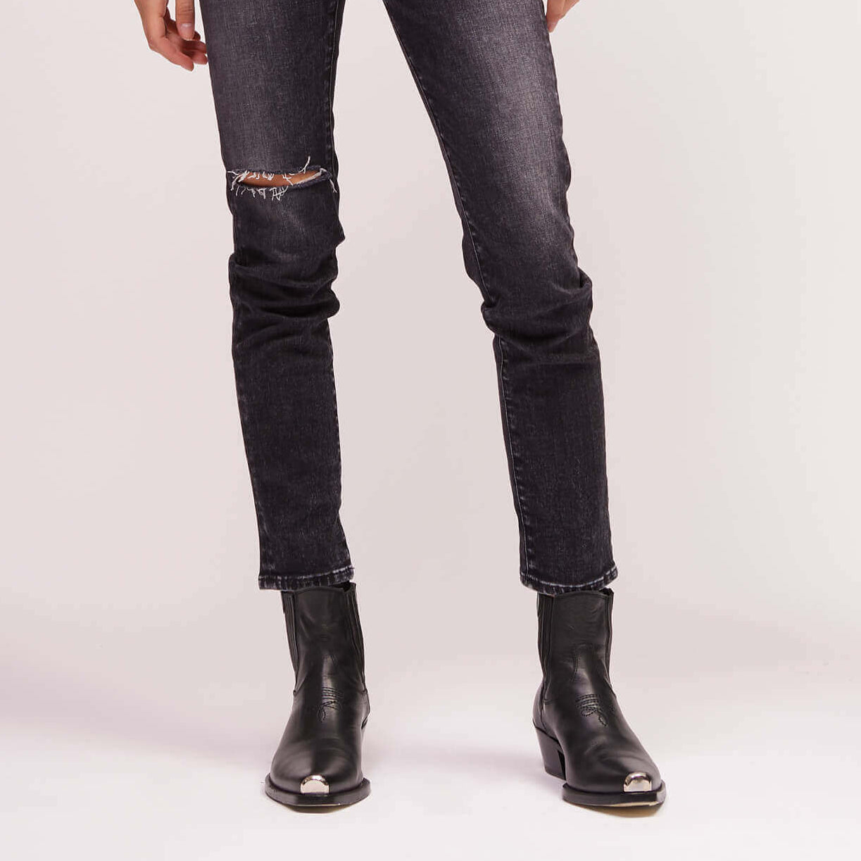 htclosangeles CHELSEA BOOT CHELSEA BOOT Black leather 'Texas' boots. Squared metal tip. Elastic closure on the sides. Heel height: 5 cm. Made in Italy. Hollywood Trading Company Hollywood Trading Company