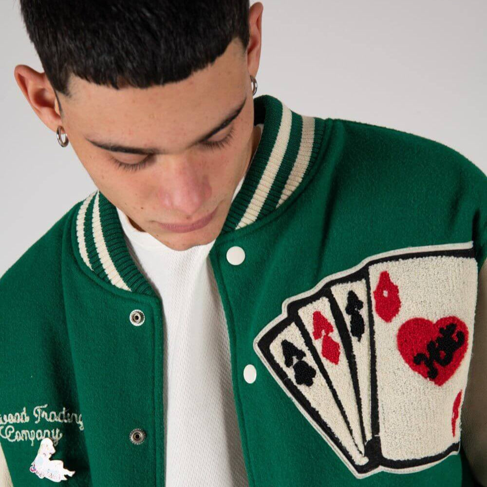 htc los angeles COLLEGE - CARDS GREEN COLLEGE - CARDS GREEN Varsity wool & leather bomber jacket. Front button closure, ribbed collar, cuffs and hem. Embroidered details and patches. Two side pockets. Main body composition: 70% Wool, 30% Acrylic; sleeves: