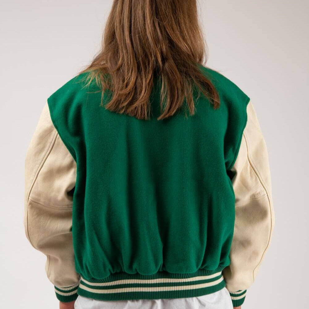 Hollywood Trading Company COLLEGE - EMBROIDERY MAN COLLEGE - EMBROIDERY MAN Varsity wool & leather bomber jacket. Front button closure, ribbed collar, cuffs and hem. Embroidered details. Two side pockets. Main body composition: 70% Wool, 30% Acrylic; slee