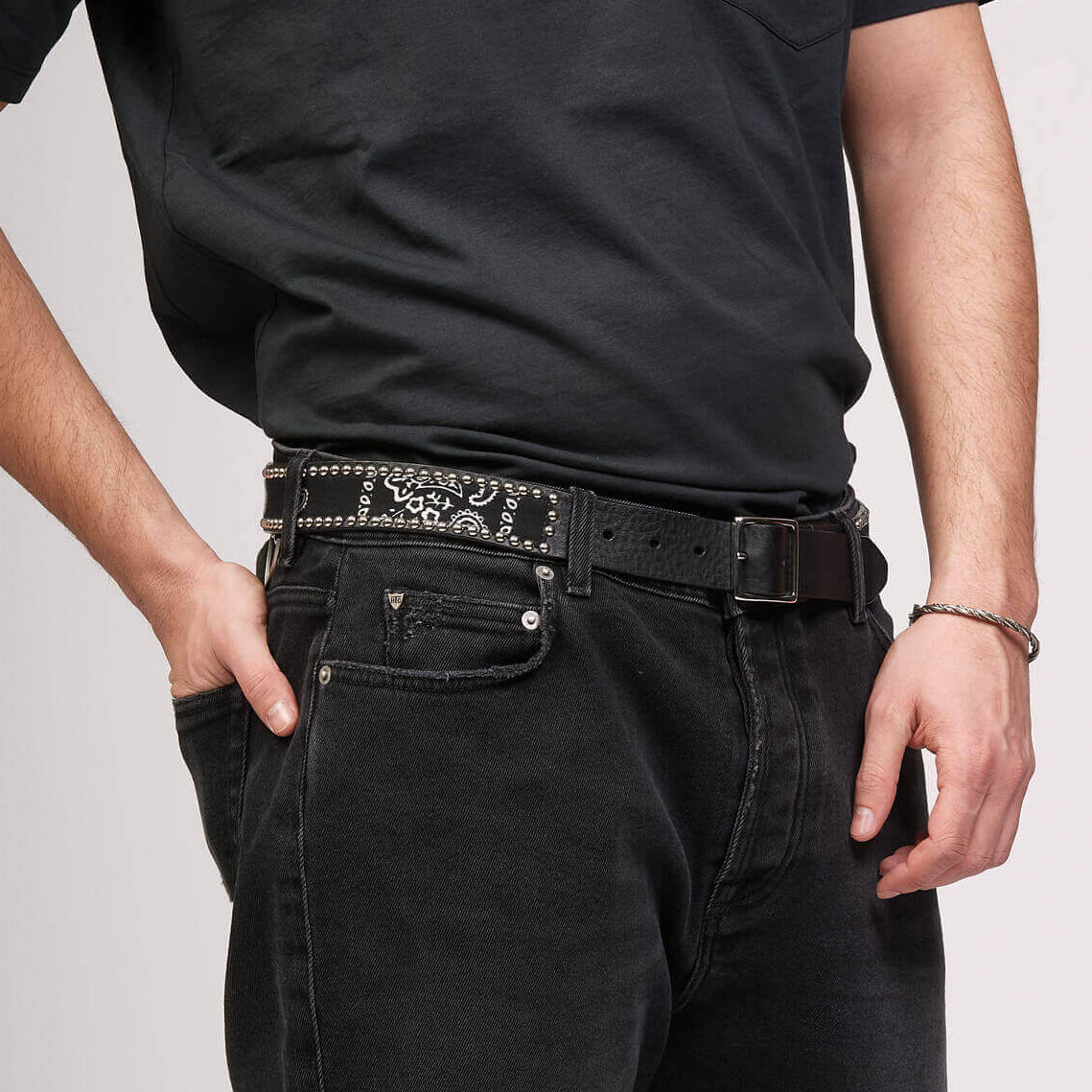 htclosangeles DARK PAISLEY BELT DARK PAISLEY BELT Leather studded belt with vintage paisley bandana application. Brass buckle. Made in Italy. 3,5 cm height. Hollywood Trading Company Hollywood Trading Company