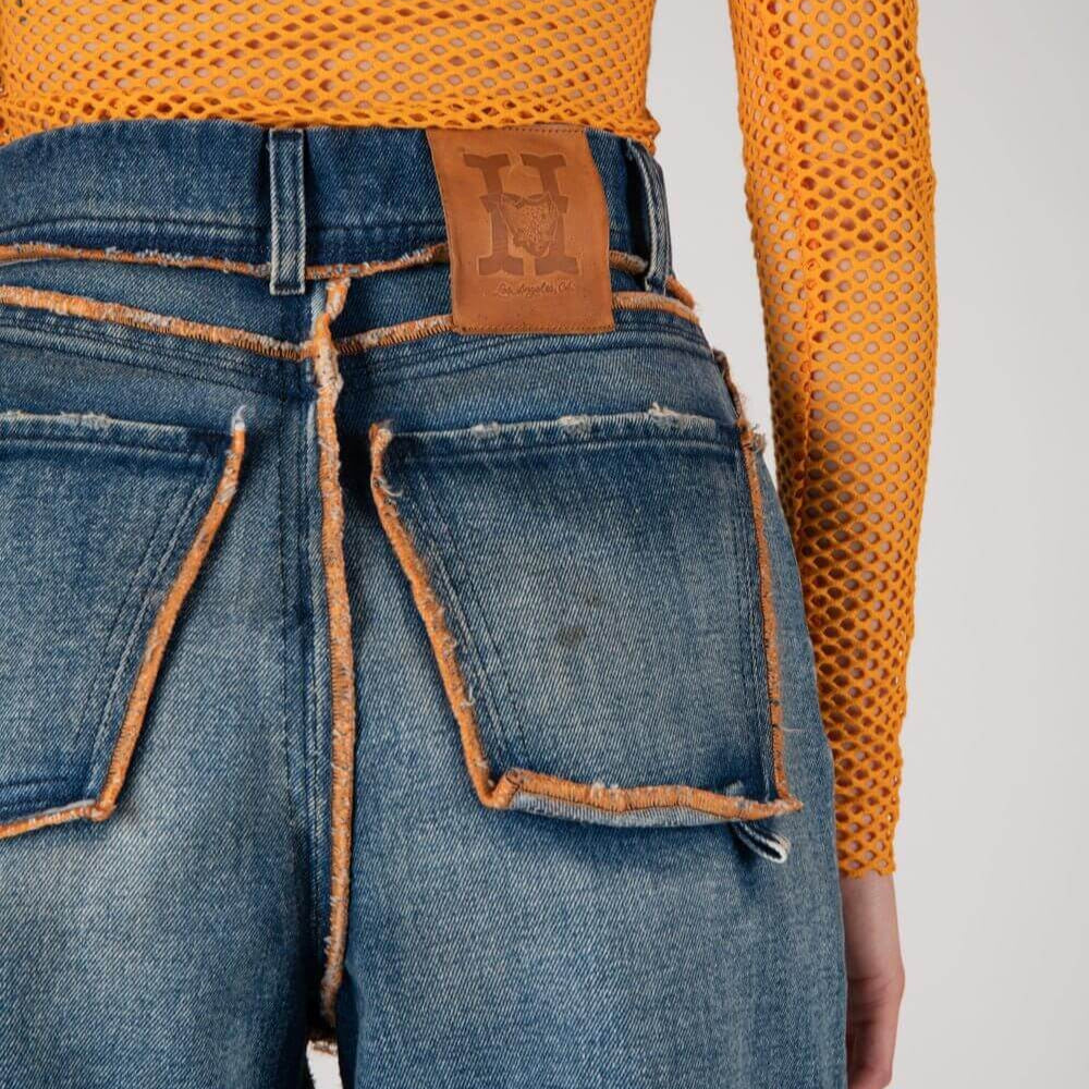htc los angeles DUSYA 03 BLUE DUSYA 03 BLUE High waist full lenght jeans with front button and zip closure. Back leather logo patch. Stonewashed coloring may vary. Five pockets. Composition: 100% Cotton PANTS Hollywood Trading Company Hollywood Trading Co