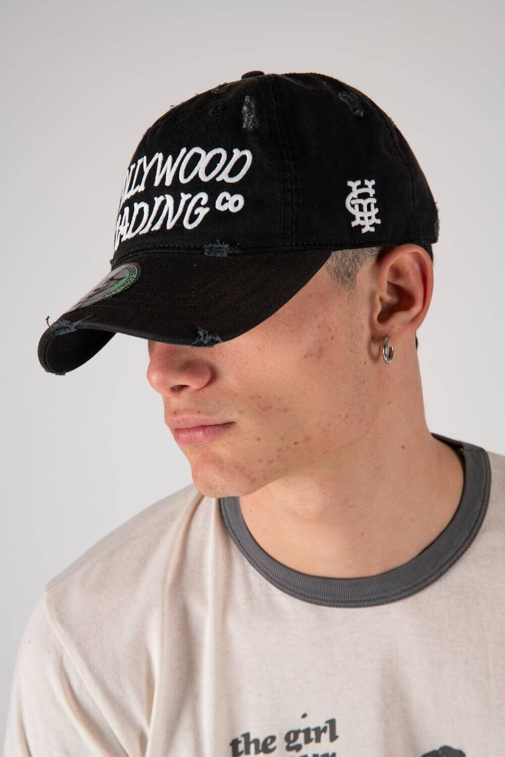 HOLLYWOOD T.C. BLK CAP Baseball cap with preformed peak, round crown with eyelets, Hollywood TC embroidered on the front, adjustable strap on the back. One size fits all. 100% cotton. HTC LOS ANGELES