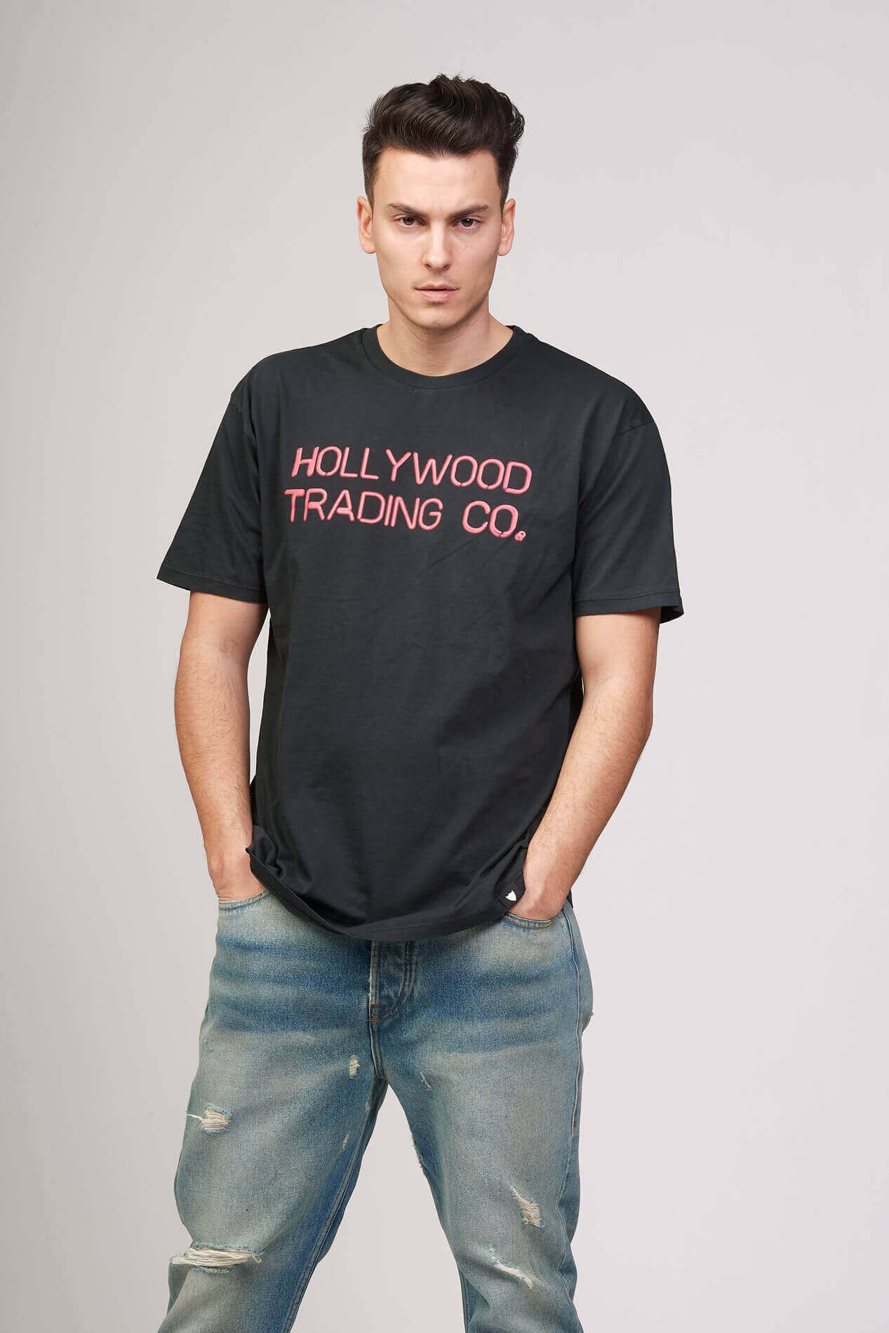 HOLLYWOOD TRADING CO. T-SHIRT Regular fit t-shirt with 'Hollywood Trading Co.' printed on the front. 100% cotton. Made in Italy. HTC LOS ANGELES