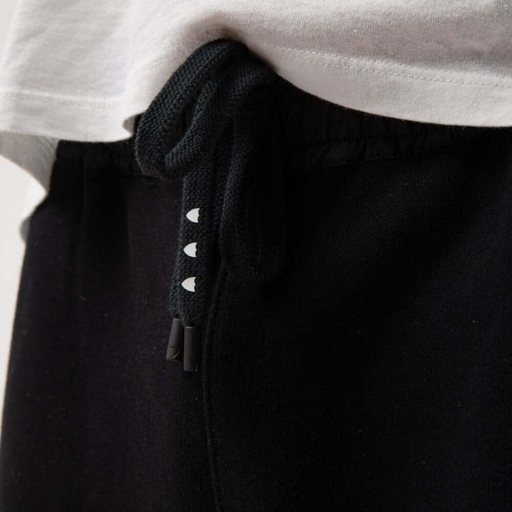 htclosangeles HTC BASIC PANTS HTC BASIC PANTS Black basic pants. Elastic waistband with drawstring. Side pockets. 93% Viscose 7% Elastane. Made in EU Hollywood Trading Company Hollywood Trading Company