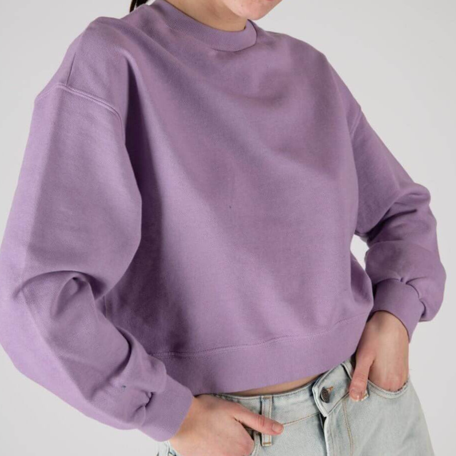 htc los angeles HTC CROP LOGO LILAC HTC CROP LOGO LILAC Crop sweater with HTC logo on the front. Composition: 100% Cotton Hollywood Trading Company Hollywood Trading Company