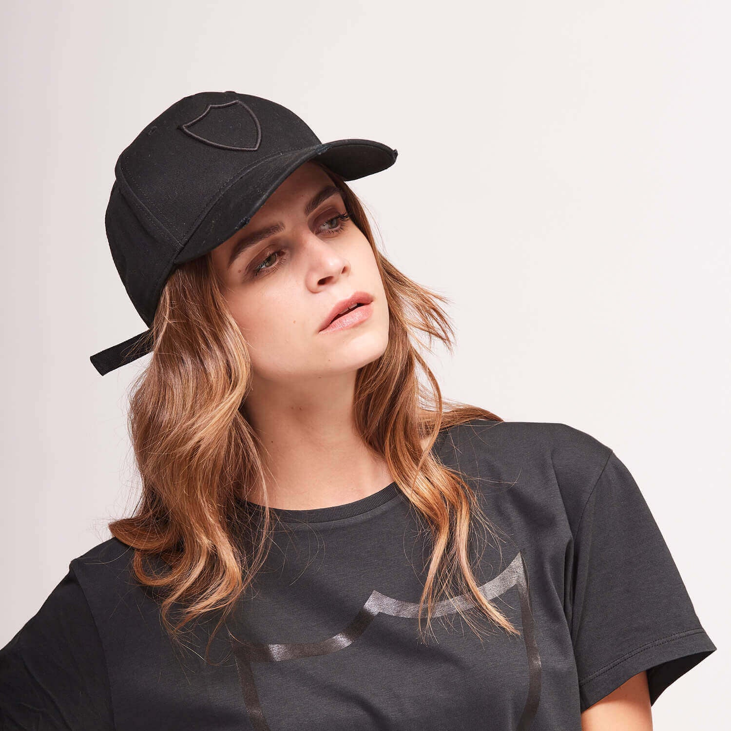 htclosangeles HTC LOGO BASEBALL CAP HTC LOGO BASEBALL CAP Black baseball hat, HTC black logo embroidered on the front. One Size.Composition: 100% Cotton. Hollywood Trading Company Hollywood Trading Company