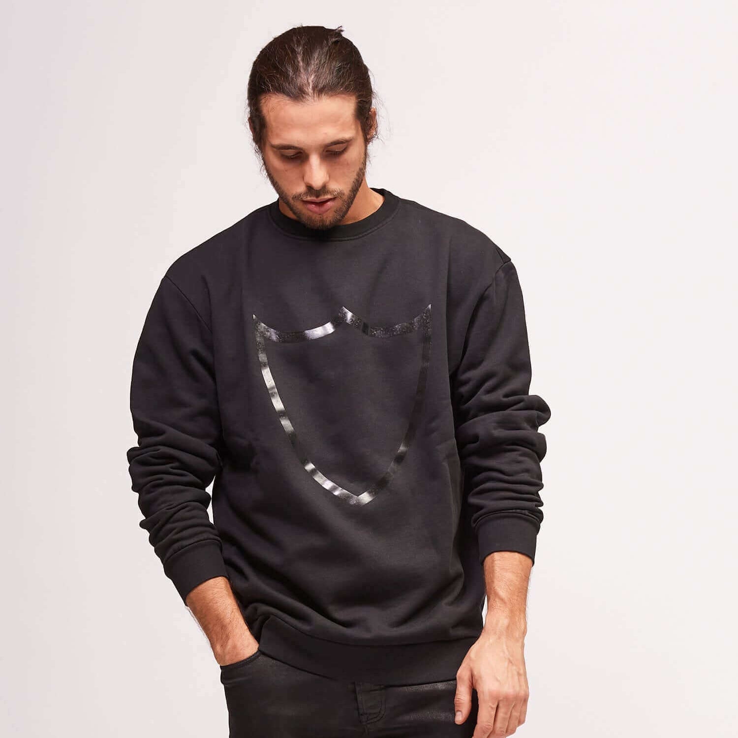 htclosangeles HTC LOGO SWEATER HTC LOGO SWEATER Crew neck black sweater with frontal logo. Elastic ribbed wrist bands and waist band. 100% cotton. Made in Italy. Hollywood Trading Company Hollywood Trading Company