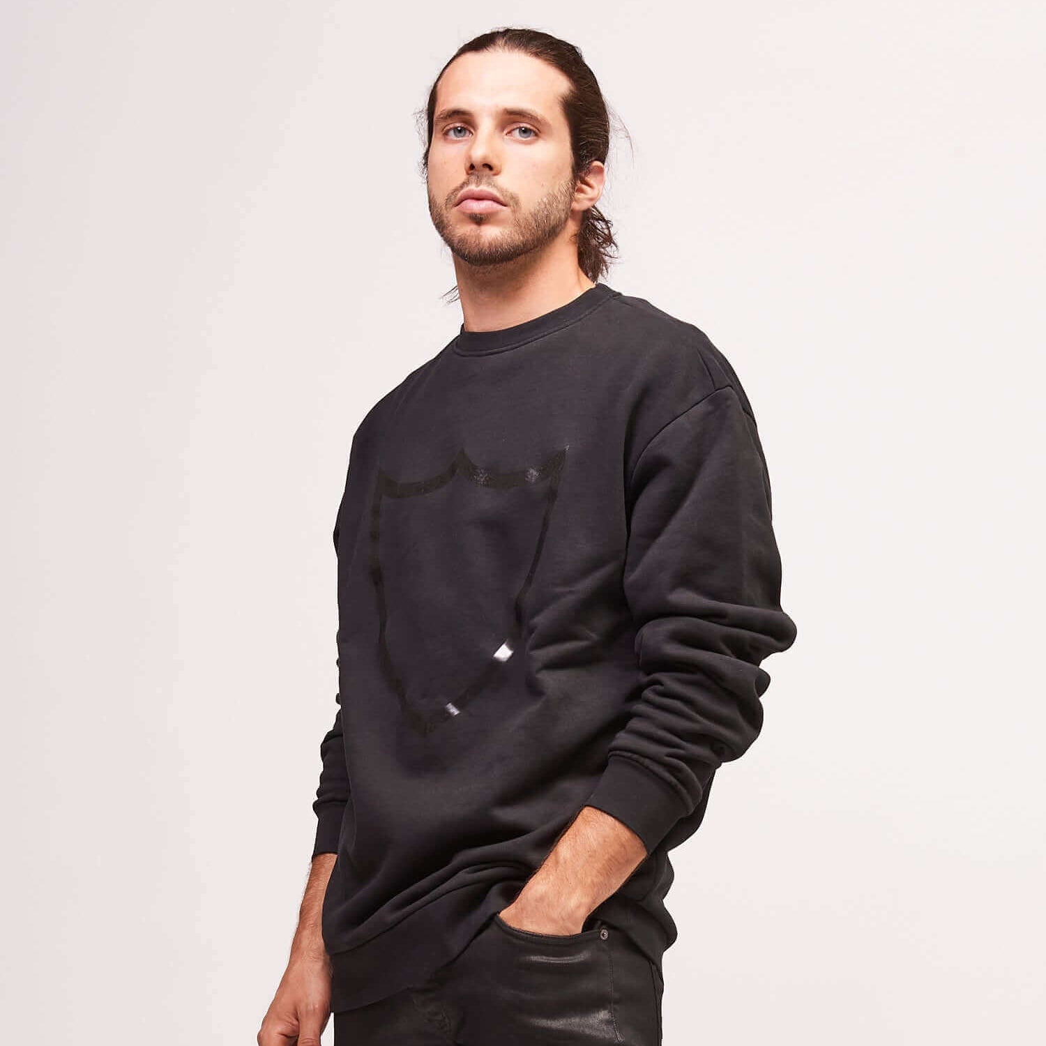 htclosangeles HTC LOGO SWEATER HTC LOGO SWEATER Crew neck black sweater with frontal logo. Elastic ribbed wrist bands and waist band. 100% cotton. Made in Italy. Hollywood Trading Company Hollywood Trading Company