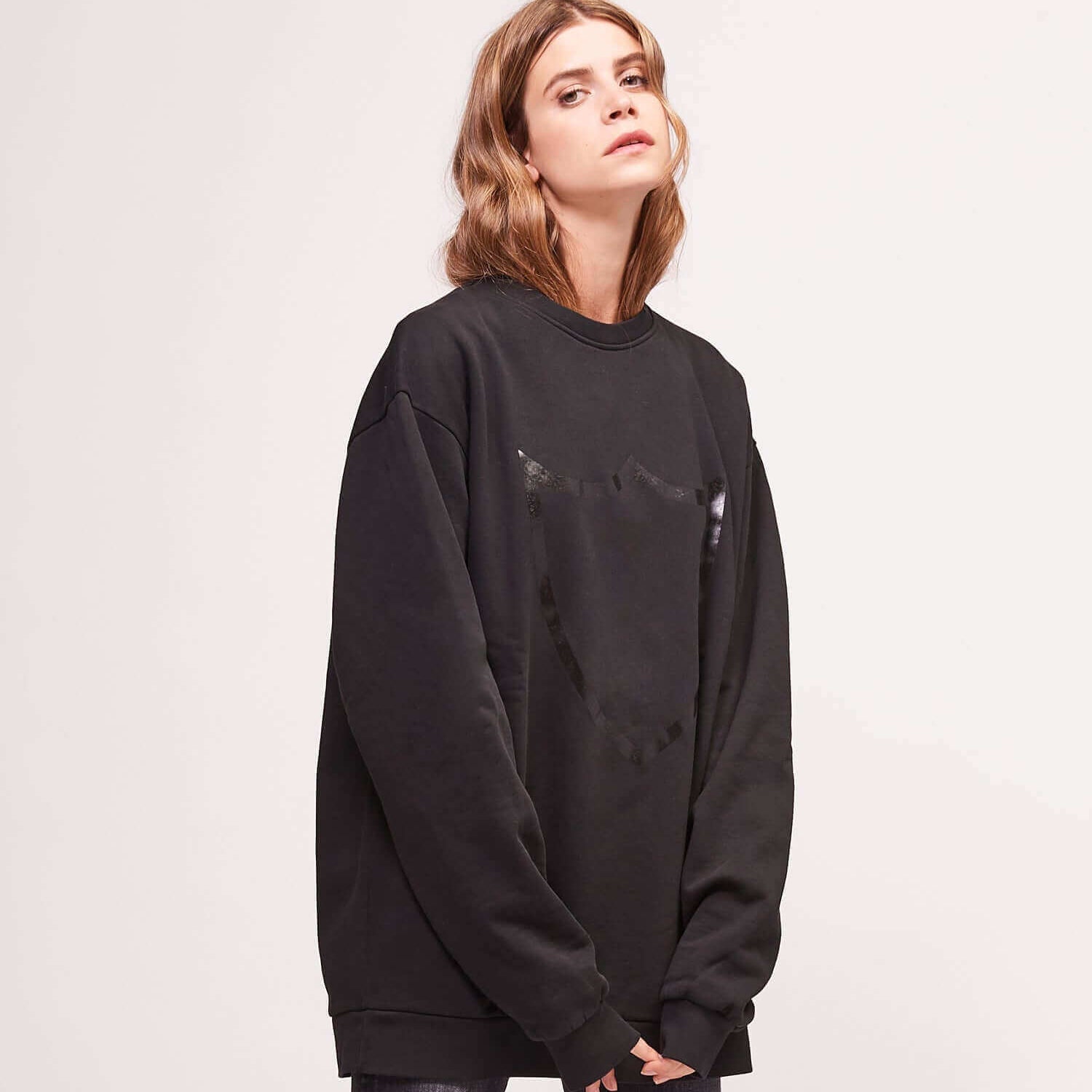 htclosangeles HTC LOGO SWEATER HTC LOGO SWEATER Crew neck black sweater with frontal logo. Elastic ribbed wrist bands and waist band. 100% cotton. Made in Italy. Hollywood Trading Company Hollywood Trading Company