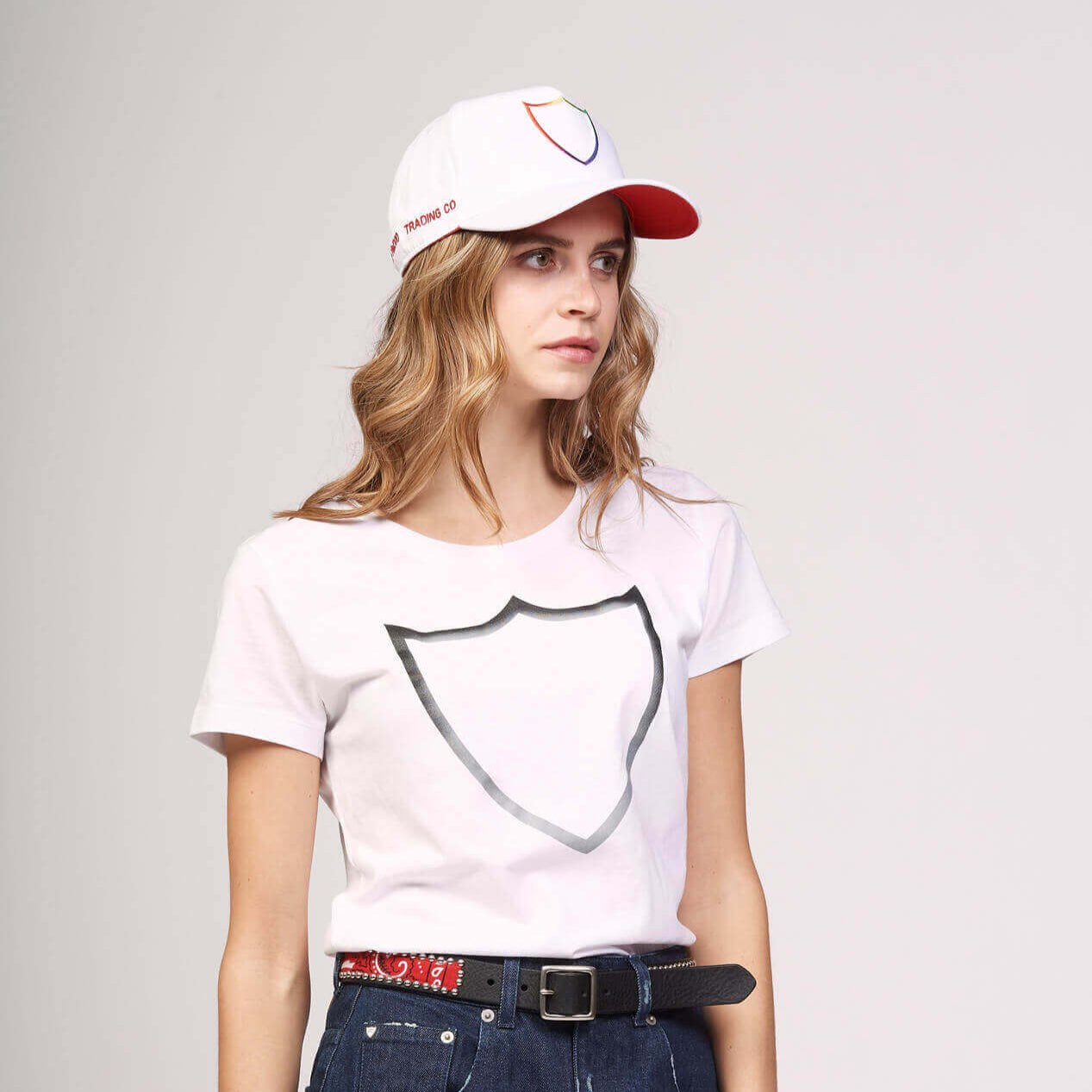 Hollywood Trading Company HTC RAINBOW WHITE BASEBALL CAP HTC RAINBOW WHITE BASEBALL CAP Baseball hat, HTC rainbow logo embroidered on the front. One Size. 100% Cotton. Hollywood Trading Company Hollywood Trading Company