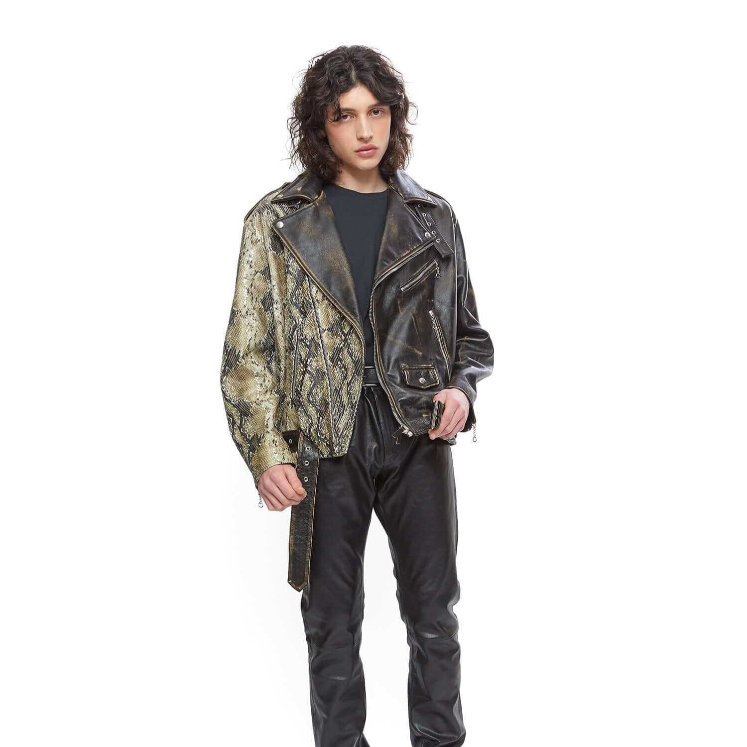 htclosangeles JIMI SAUVAGE JACKET JIMI SAUVAGE JACKET Brown leather jacket with snake print detail. Side pocket with zip closure. Zippers on the sleeves. 100% leather. Lining 100% viscose. Made in Italy. LEATHER JACKETS Hollywood Trading Company Hollywood
