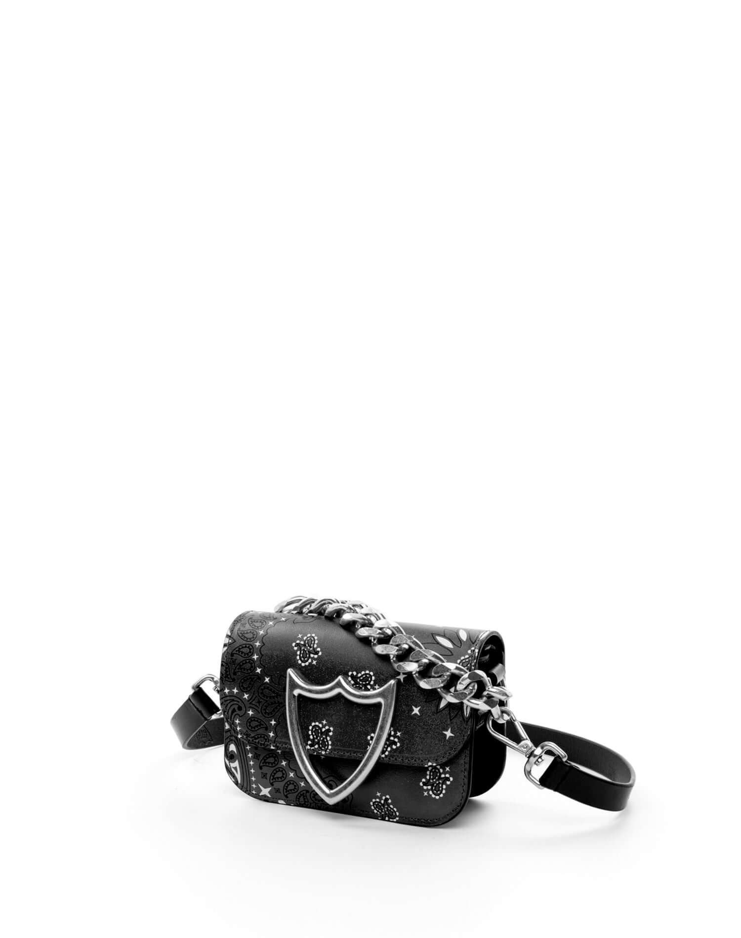L.A. BANDANA MICRO BAG Leather micro bag. All over printed paisley bandana. Front flap with snap button closure. Front silver colored metal logo detail. One internal patch pocket. Leather lining. Leather shoulder strap and metal chain little strap. Made i
