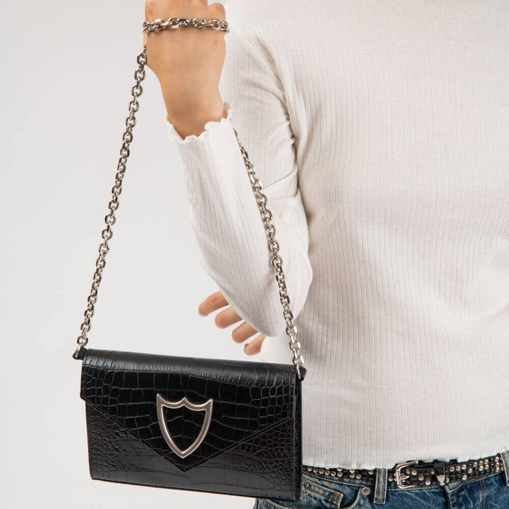 Hollywood Trading Company L.A. CLUTCH L.A. CLUTCH Black leather clutch. Central logo. Magnetic button closure. Leather interior. Metal chain shoulder strap Hollywood Trading Company Hollywood Trading Company