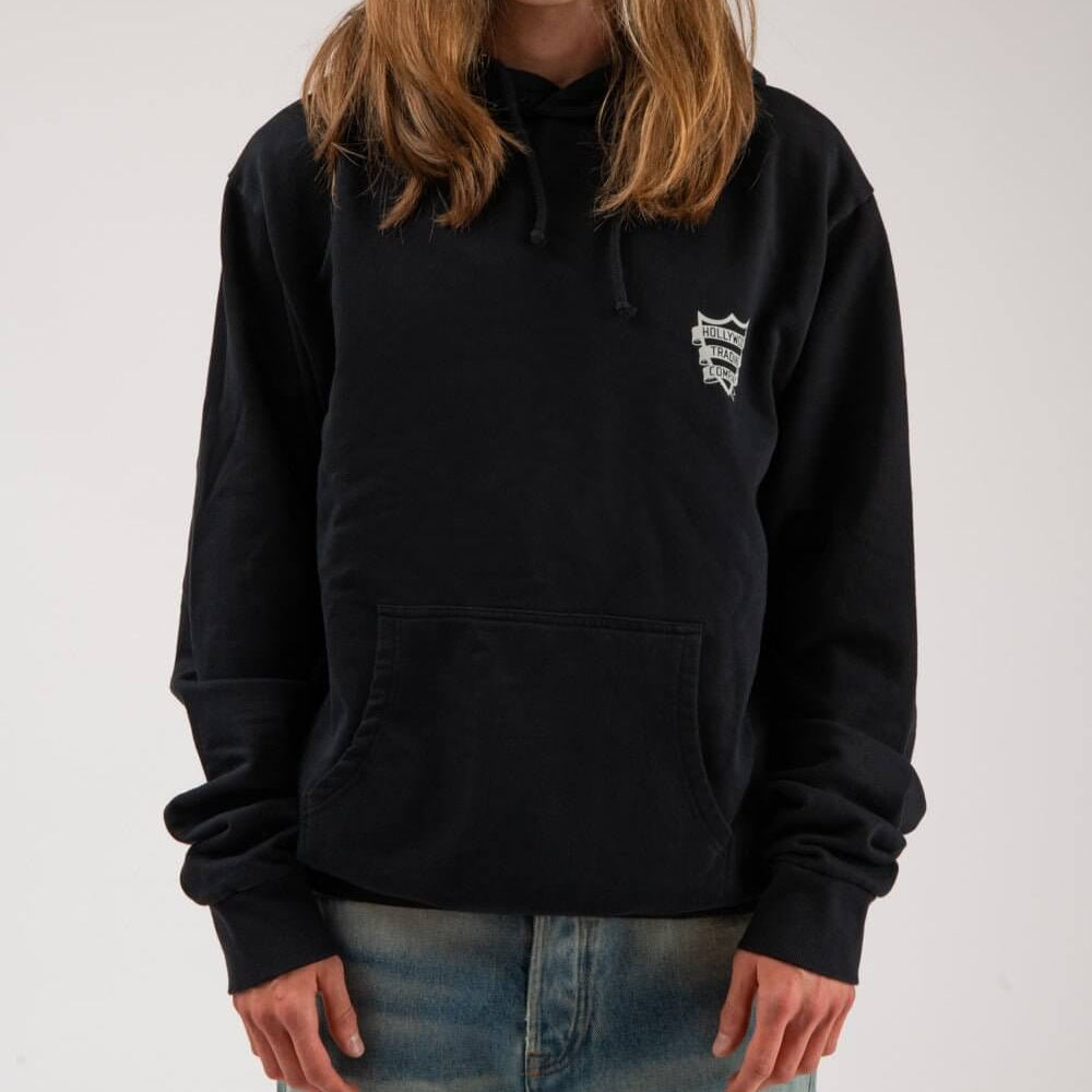 Hollywood Trading Company LIL SHIELD HOODIE LIL SHIELD HOODIE Regular fit hoodie. Hood with drawstring, ribbed cuffs and hem. One front kangaroo pocket. Lil Shield Logo. Composition: 100% Cotton Hollywood Trading Company Hollywood Trading Company