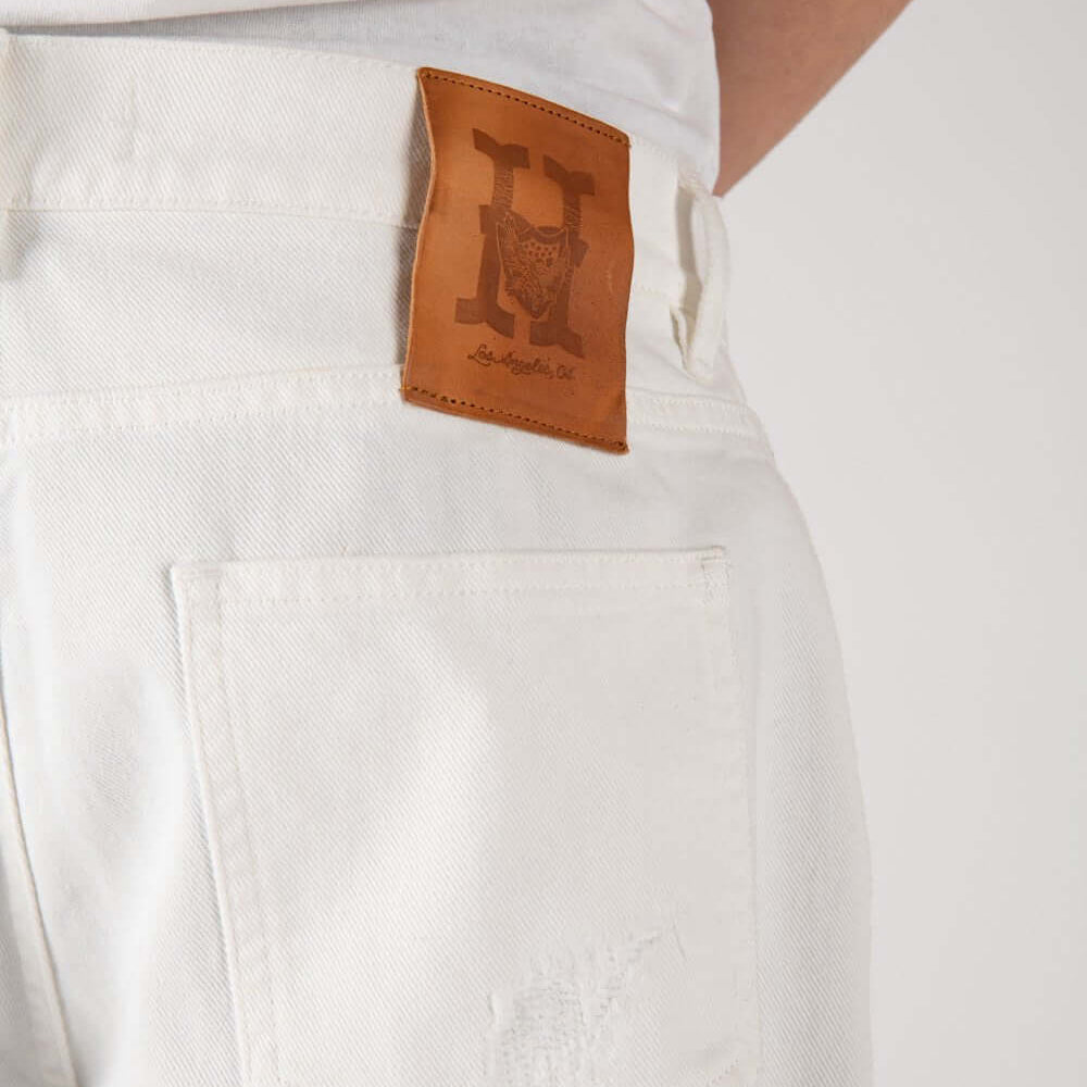 Hollywood Trading Company LOOSE LOOSE Loose fit jeans with front button and zip closure. Back leather logo patch. Intentionally distressed areas may vary. Five pockets. Hem: 17 cm. Composition: 100% Cotton PANTS Hollywood Trading Company Hollywood Trading