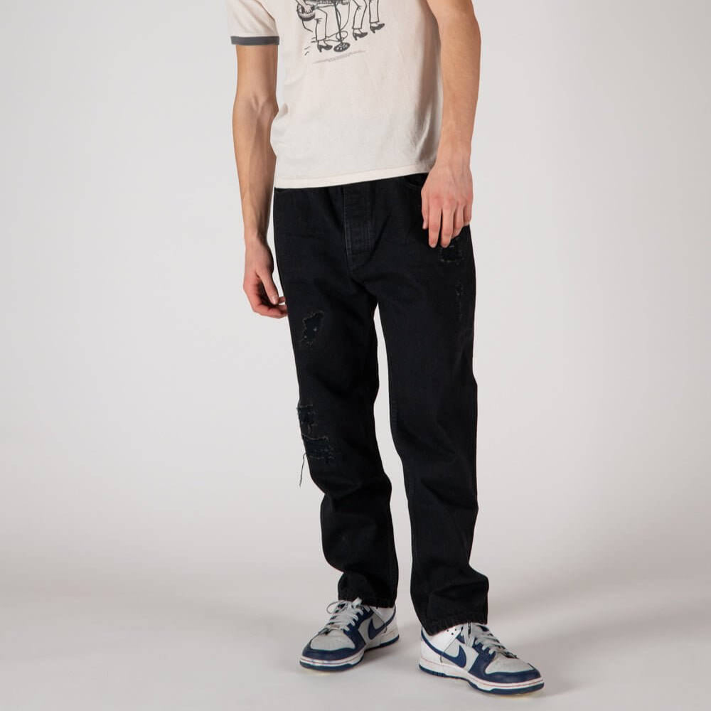 Hollywood Trading Company LOOSE LOOSE Loose fit jeans with front button and zip closure. Back leather logo patch. Intentionally distressed areas may vary. Five pockets. Hem: 17 cm. Composition: 100% Cotton PANTS Hollywood Trading Company Hollywood Trading