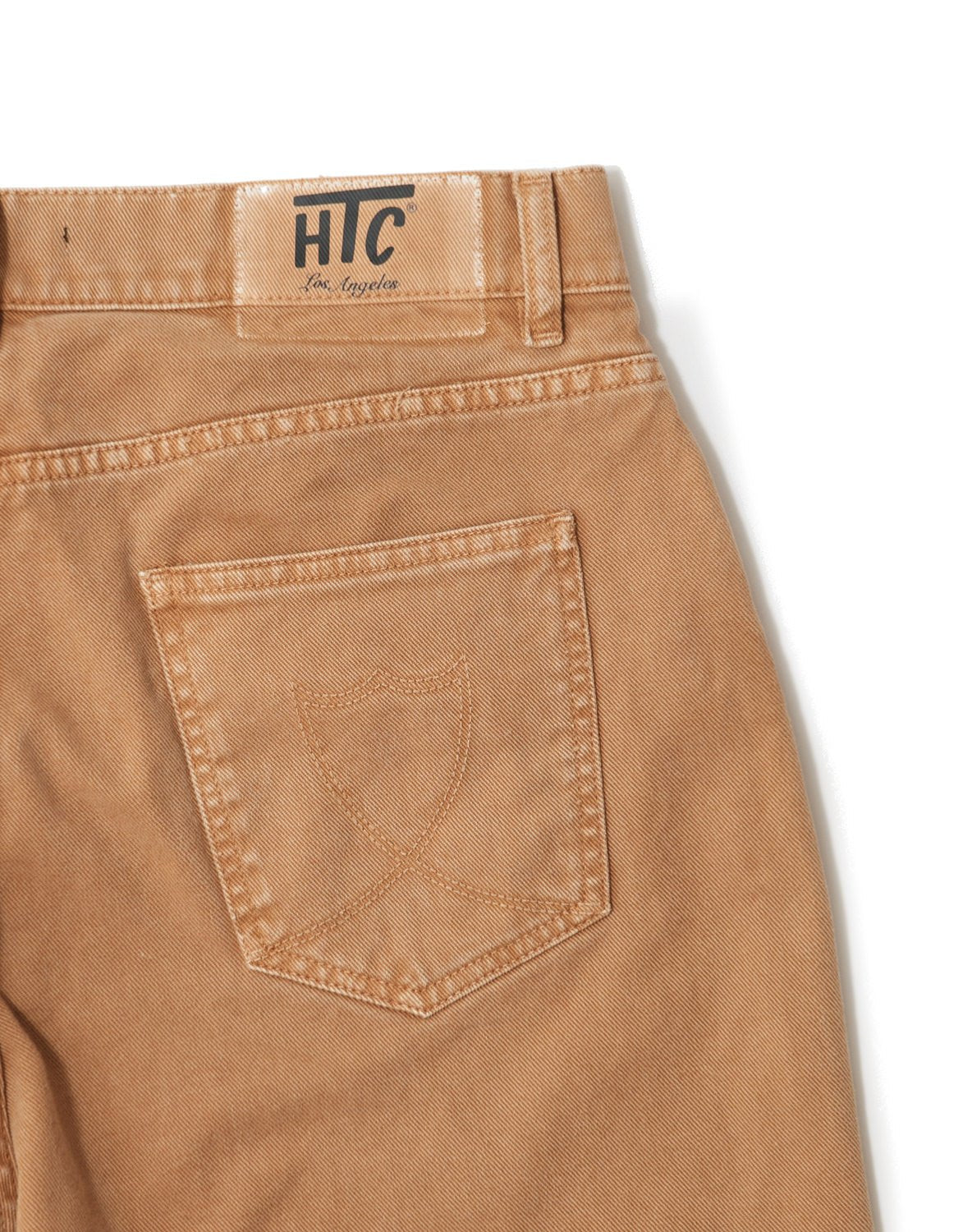 LOOSE NEVADA Loose fit jeans, 5 pockets, hidden front button closure. 100% cotton. Made in Italy. HTC LOS ANGELES