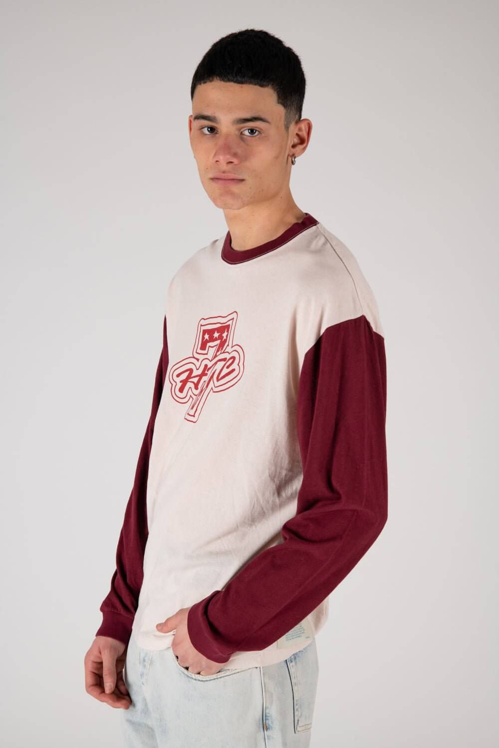 LUCKY KID - AKA7 Regular fit long sleeve t-shirt printed on the front. Composition: 100% Cotton HTC LOS ANGELES