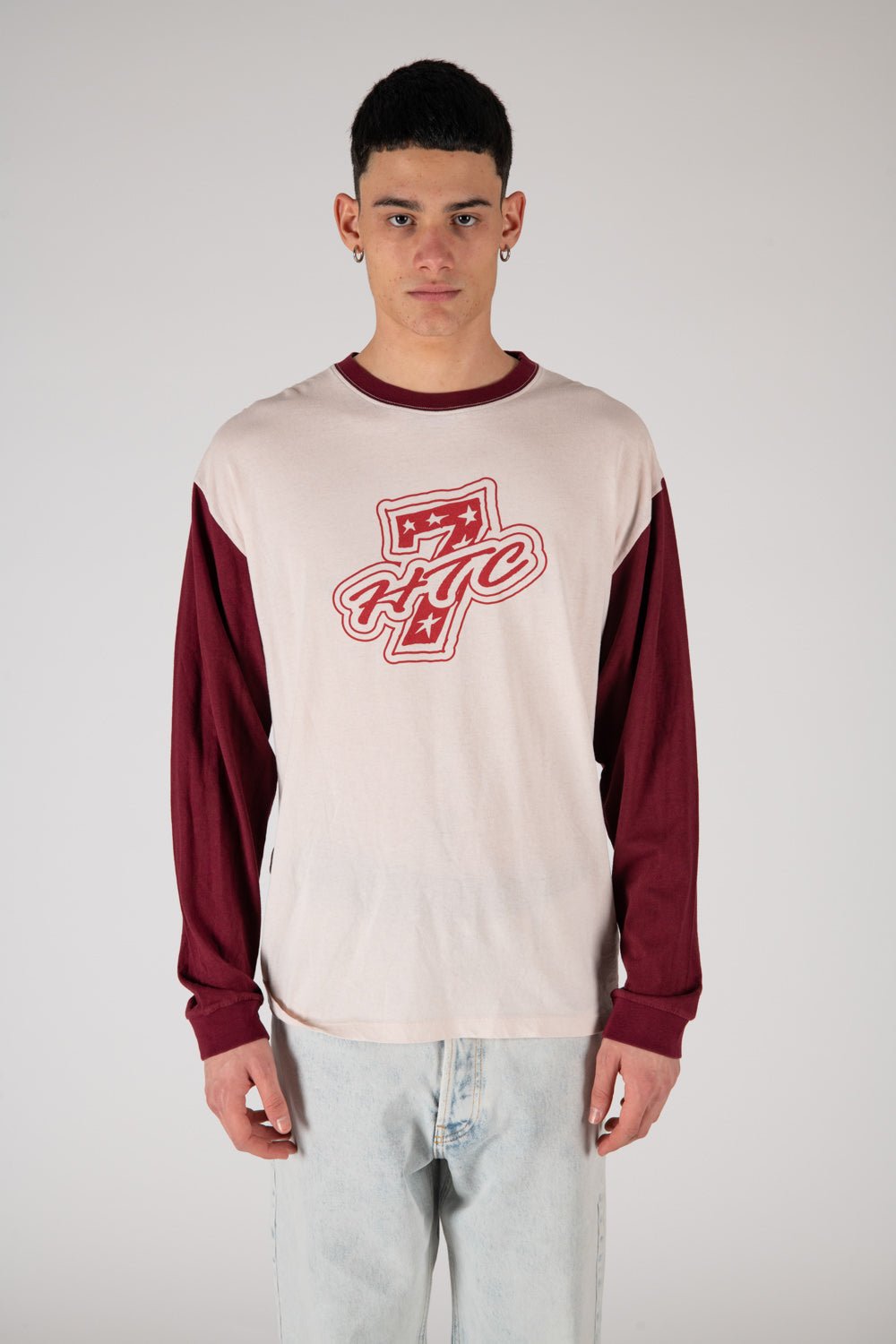 LUCKY KID - AKA7 Regular fit long sleeve t-shirt printed on the front. Composition: 100% Cotton HTC LOS ANGELES