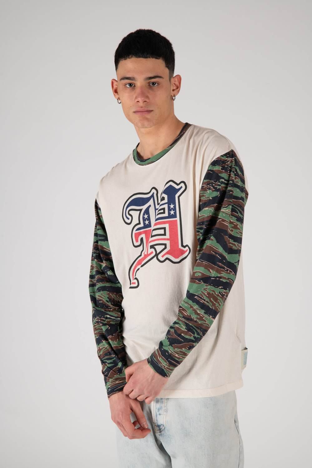 LUCKY KID - H Regular fit long sleeve t-shirt printed on the front. Composition: 100% Cotton HTC LOS ANGELES