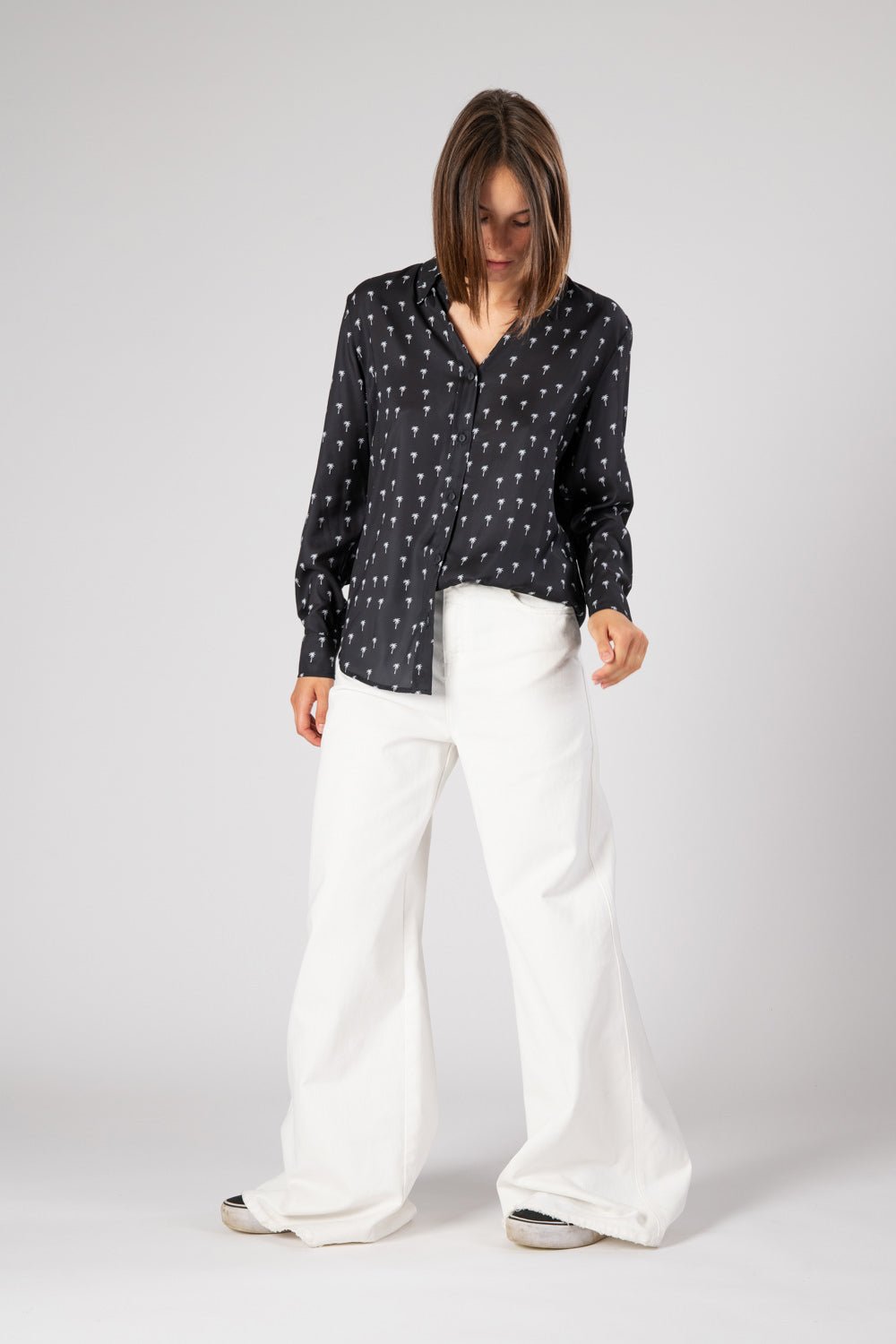 MARISSA WHITE White wide leg fit jeans, zip and button closure. 100% cotton. Made in Italy. HTC LOS ANGELES