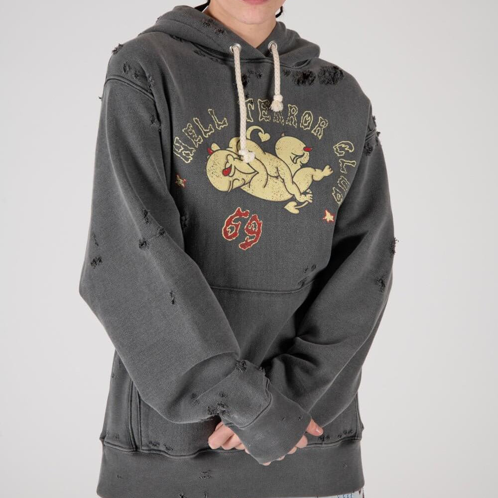 Hollywood Trading Company MY HOOD - DEVILS BLACK MY HOOD - DEVILS BLACK HTC devils' print distressed hoodie. Hood with drawstring, ribbed cuffs and hem. One front kangaroo pocket. Intentionally distressed areas may vary. Composition: 100% Cotton SWEATERS