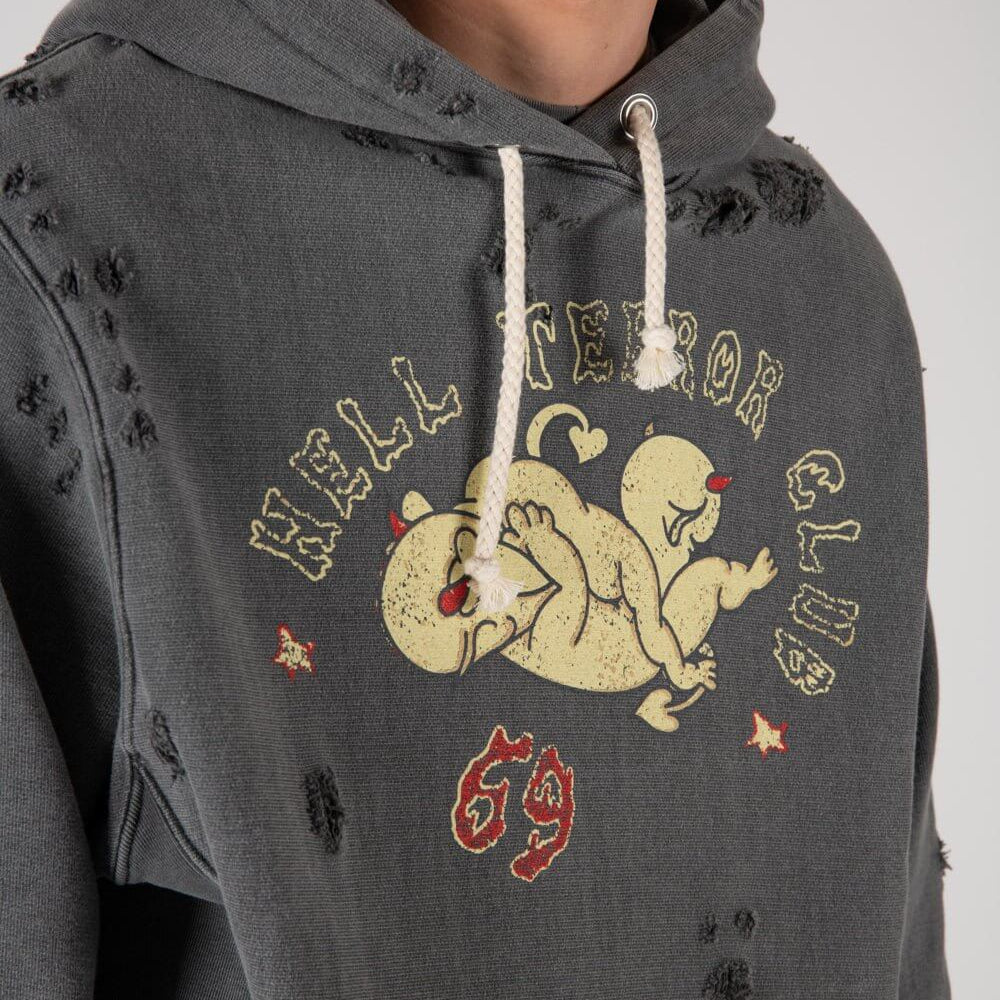 Hollywood Trading Company MY HOOD - DEVILS BLACK MY HOOD - DEVILS BLACK HTC devils' print distressed hoodie. Hood with drawstring, ribbed cuffs and hem. One front kangaroo pocket. Intentionally distressed areas may vary. Composition: 100% Cotton SWEATERS