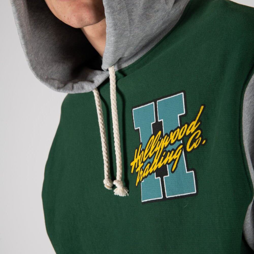 HTC LOS ANGELES MY HOOD - H MY HOOD - H Regular fit hoodie. Hood with drawstring, ribbed cuffs and hem. One front kangaroo pocket. H patch on the front. Composition: 100% Cotton sweater Hollywood Trading Company Hollywood Trading Company