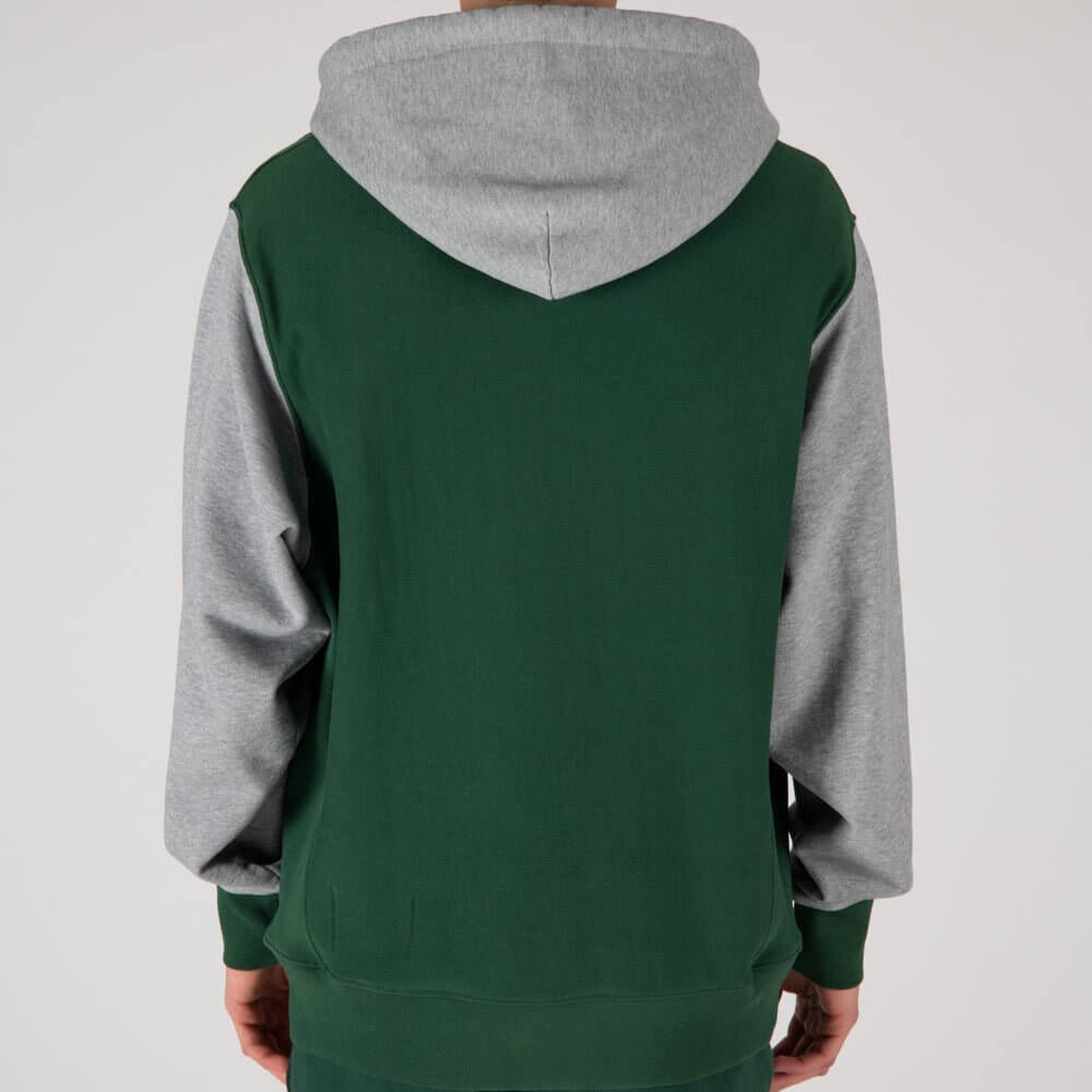 HTC LOS ANGELES MY HOOD - H MY HOOD - H Regular fit hoodie. Hood with drawstring, ribbed cuffs and hem. One front kangaroo pocket. H patch on the front. Composition: 100% Cotton sweater Hollywood Trading Company Hollywood Trading Company