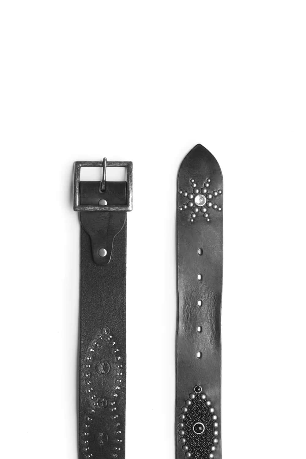 PASADENA BELT Black leather belt with studs and rhinestones. Brass buckle. Height: 4 cm. HTC LOS ANGELES