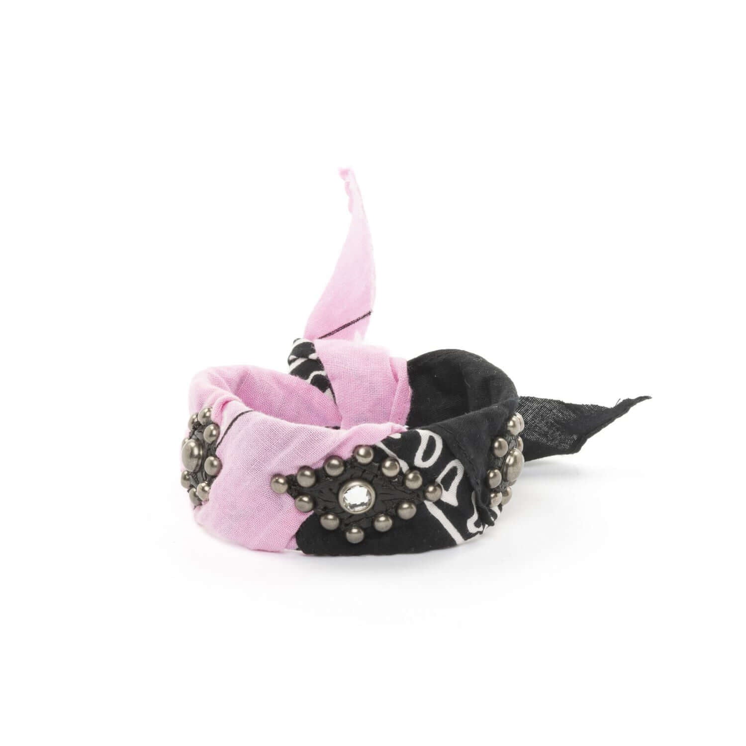 Hollywood Trading Company ROADHOUSE BANDANA BR ROADHOUSE BANDANA BR Vintage bandana bracelet with studded leather inserts. Knot closure. 100% cotton 100% leather. Made in Italy. Hollywood Trading Company Hollywood Trading Company