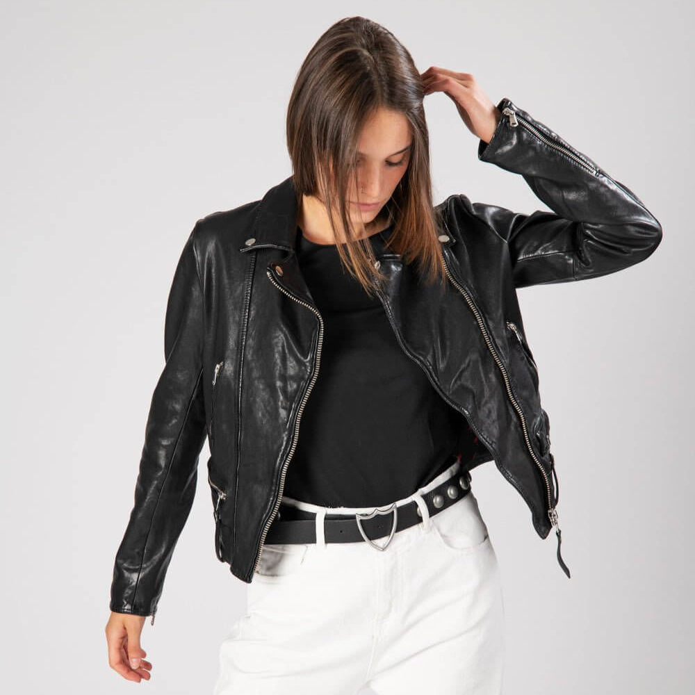 htclosangeles SANTA ANA JACKET BLACK SANTA ANA JACKET BLACK Black leather jacket. Central zip closure. Side and frontal pockets with zip closure. Studs on the shoulders. Palms tree printed lining. Hollywood Trading Company Hollywood Trading Company