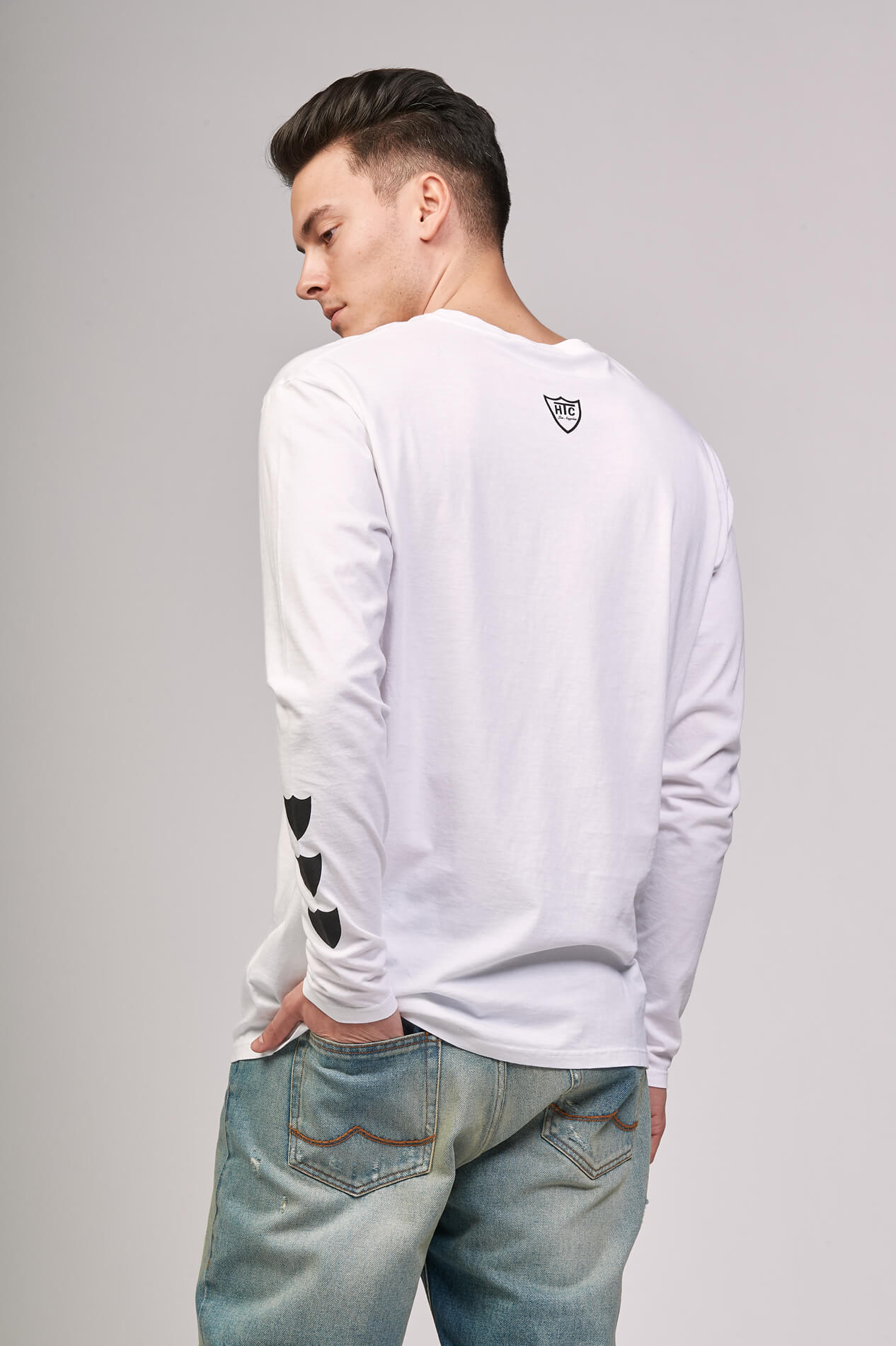 SHIELDS LS T-SHIRT Regular fit long sleeve t-shirt with logo prints on the sleeve. 100% cotton. Made in Italy. HTC LOS ANGELES