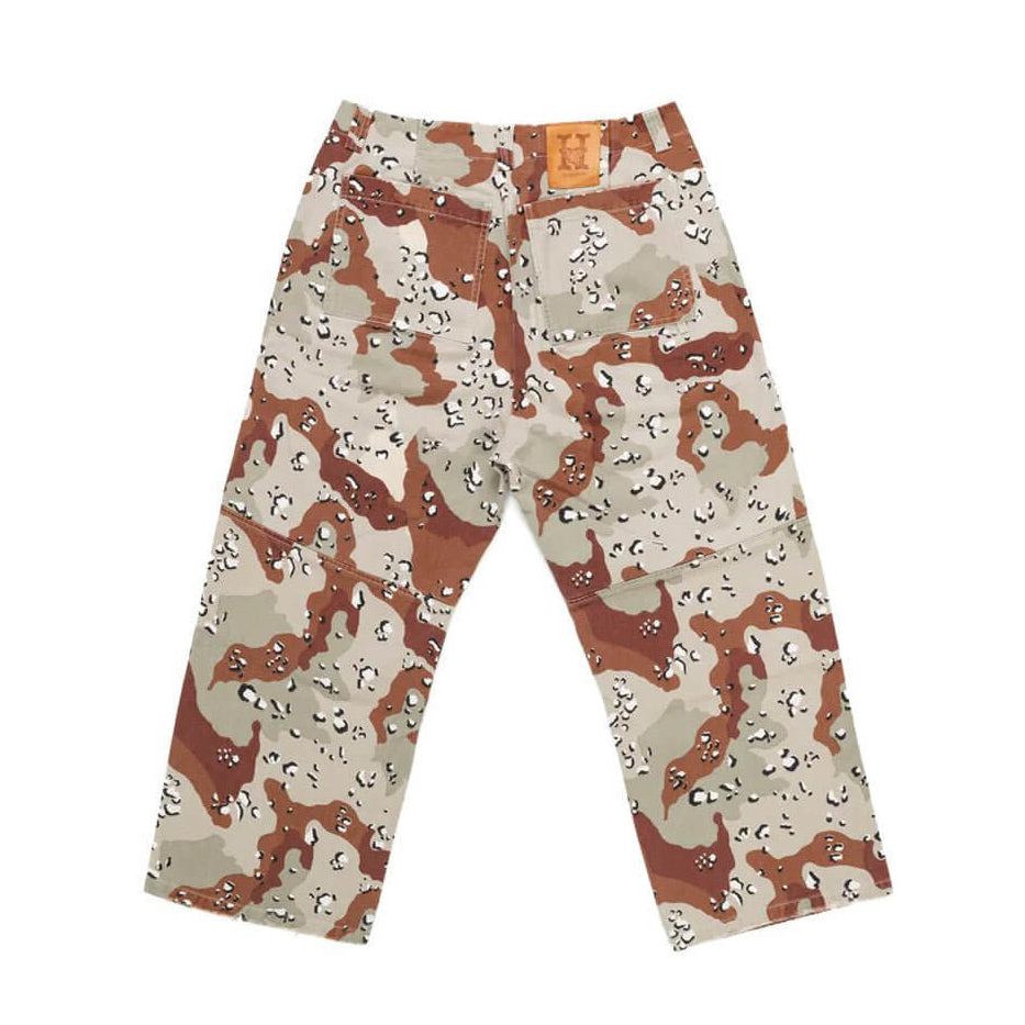 htclosangeles SK8 - CAMO SK8 - CAMO Camouflage skater pants with front button and zip closure. Back leather logo patch. Five pockets. Composition: 100% Cotton Hollywood Trading Company Hollywood Trading Company