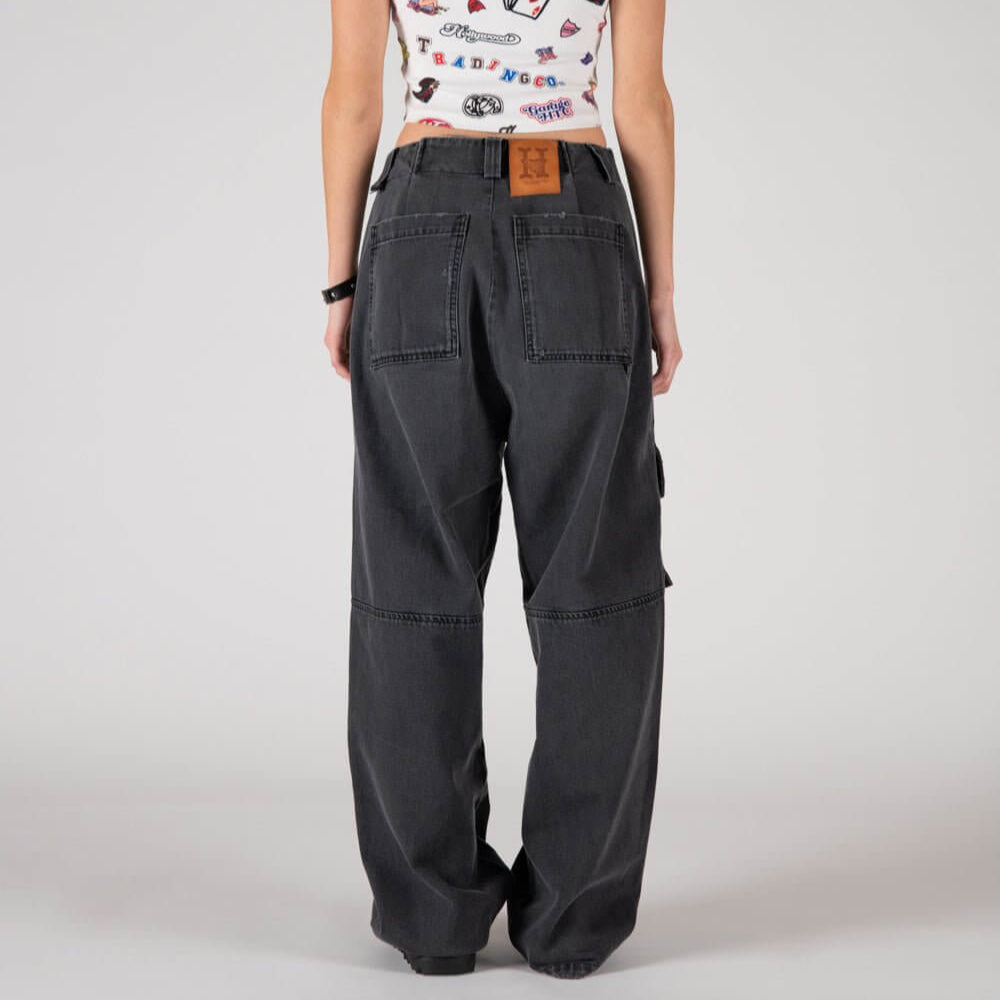 Hollywood Trading Company SK8 - WOMAN SK8 - WOMAN Cargo jeans with front button and zip closure. Frontal pockets. Back leather logo patch. Stonewashed coloring may vary. Five pockets. Composition: 100% Cotton Hollywood Trading Company Hollywood Trading Co