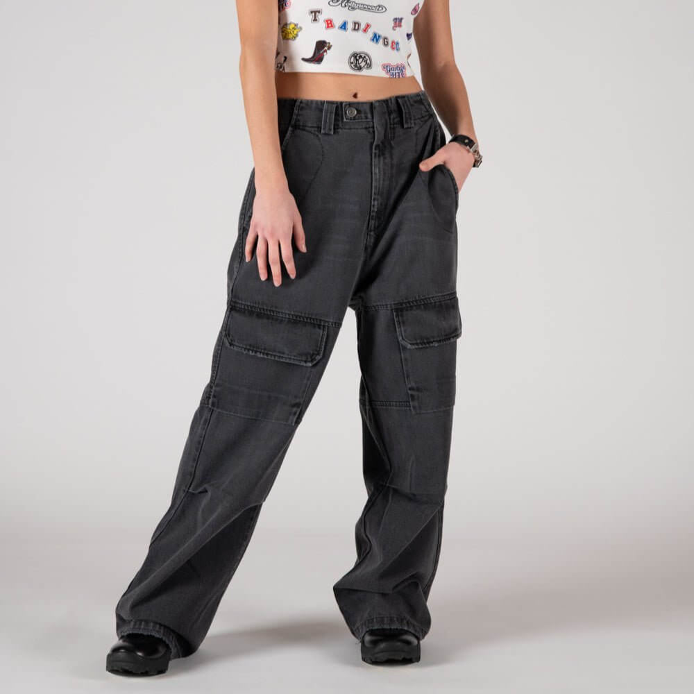 Hollywood Trading Company SK8 - WOMAN SK8 - WOMAN Cargo jeans with front button and zip closure. Frontal pockets. Back leather logo patch. Stonewashed coloring may vary. Five pockets. Composition: 100% Cotton Hollywood Trading Company Hollywood Trading Co