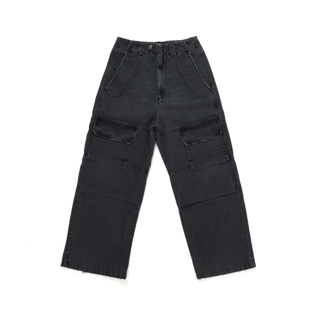 Hollywood Trading Company SK8 - WOMAN SK8 - WOMAN Cargo jeans with front button and zip closure. Frontal pockets. Back leather logo patch. Stonewashed coloring may vary. Five pockets. Composition: 100% Cotton Hollywood Trading Company Hollywood Trading Co