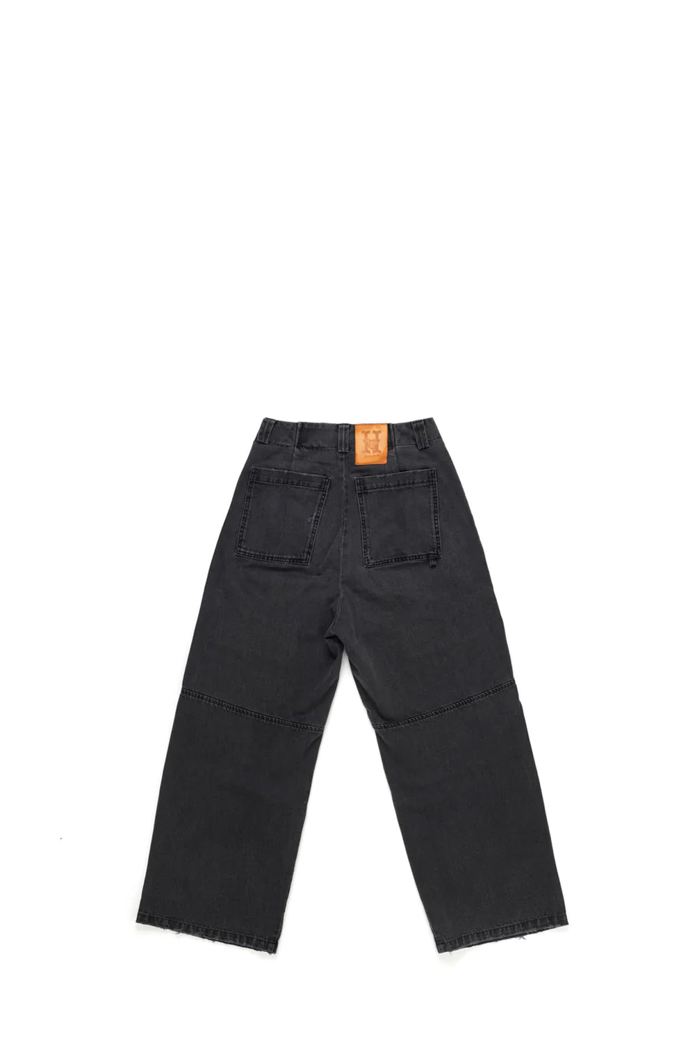SK8 - WOMAN Cargo jeans with front button and zip closure. Frontal pockets. Back leather logo patch. Stonewashed coloring may vary. Five pockets. Composition: 100% Cotton HTC LOS ANGELES