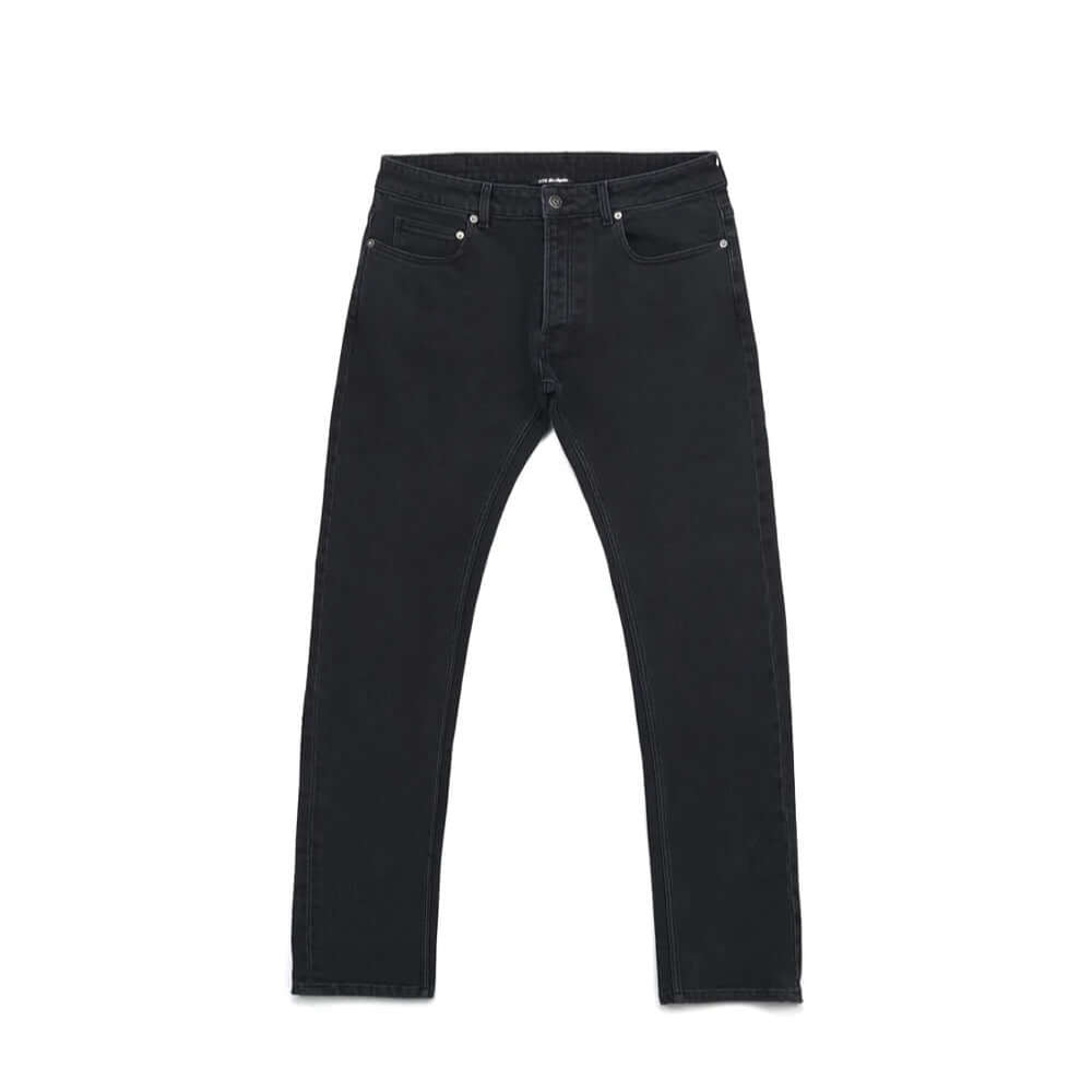 htc los angeles SLIM BASIC BLACK SLIM BASIC BLACK Slim fit jeans in black denim, 5 pockets, hidden front button closure. Metallic logo detail on the back. 100% cotton. Made in Italy. PANTS Hollywood Trading Company Hollywood Trading Company
