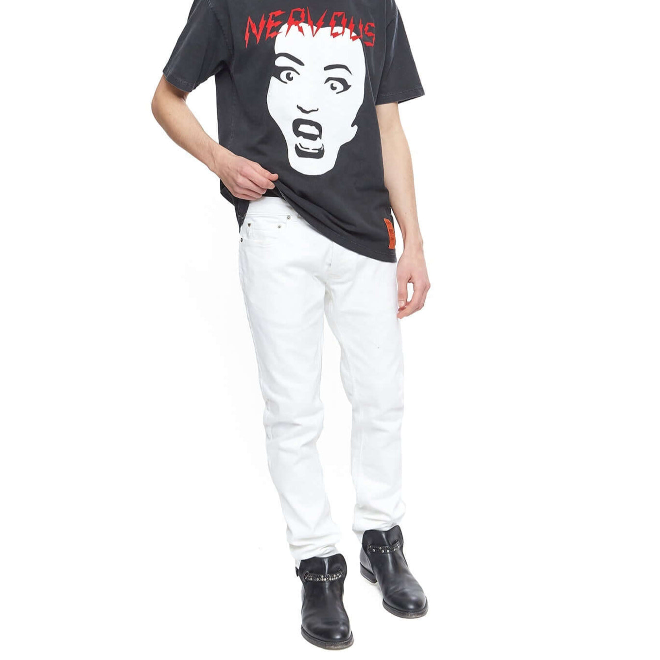 htc los angeles SLIM BASIC WHITE SLIM BASIC WHITE Slim fit jeans in white denim, 5 pockets, hidden front button closure. Metallic logo detail on the back. 100% cotton. Made in Italy. PANTS Hollywood Trading Company Hollywood Trading Company